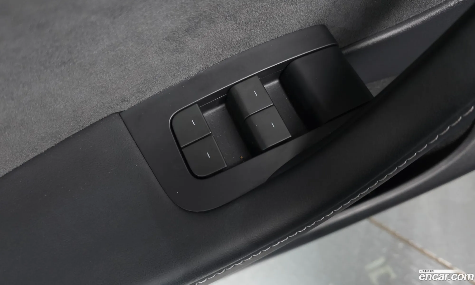 Tesla Model Y 2023 LRWYGCFS1PC074834 — 19
