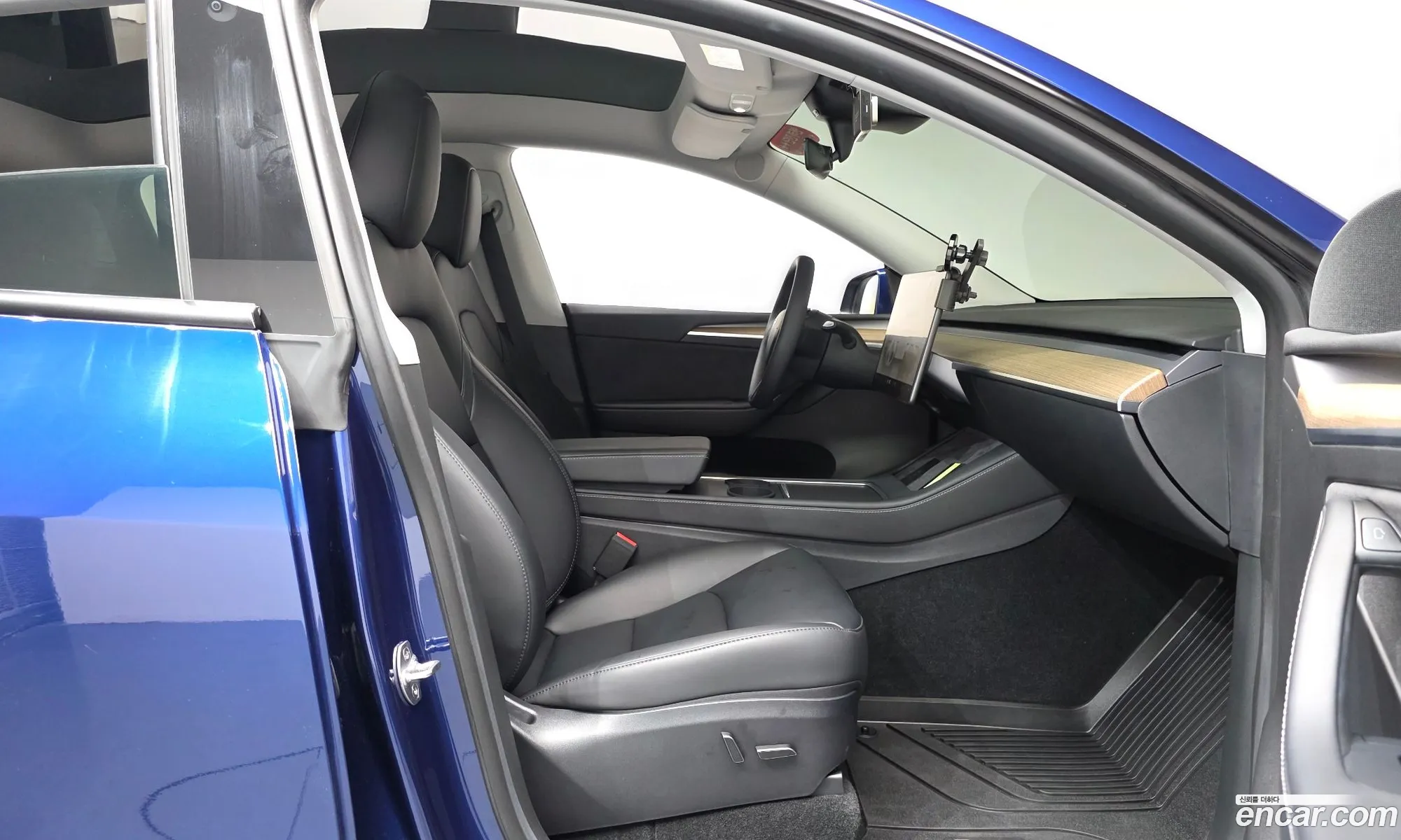 Tesla Model Y 2023 LRWYGCFS1PC074834 — 13