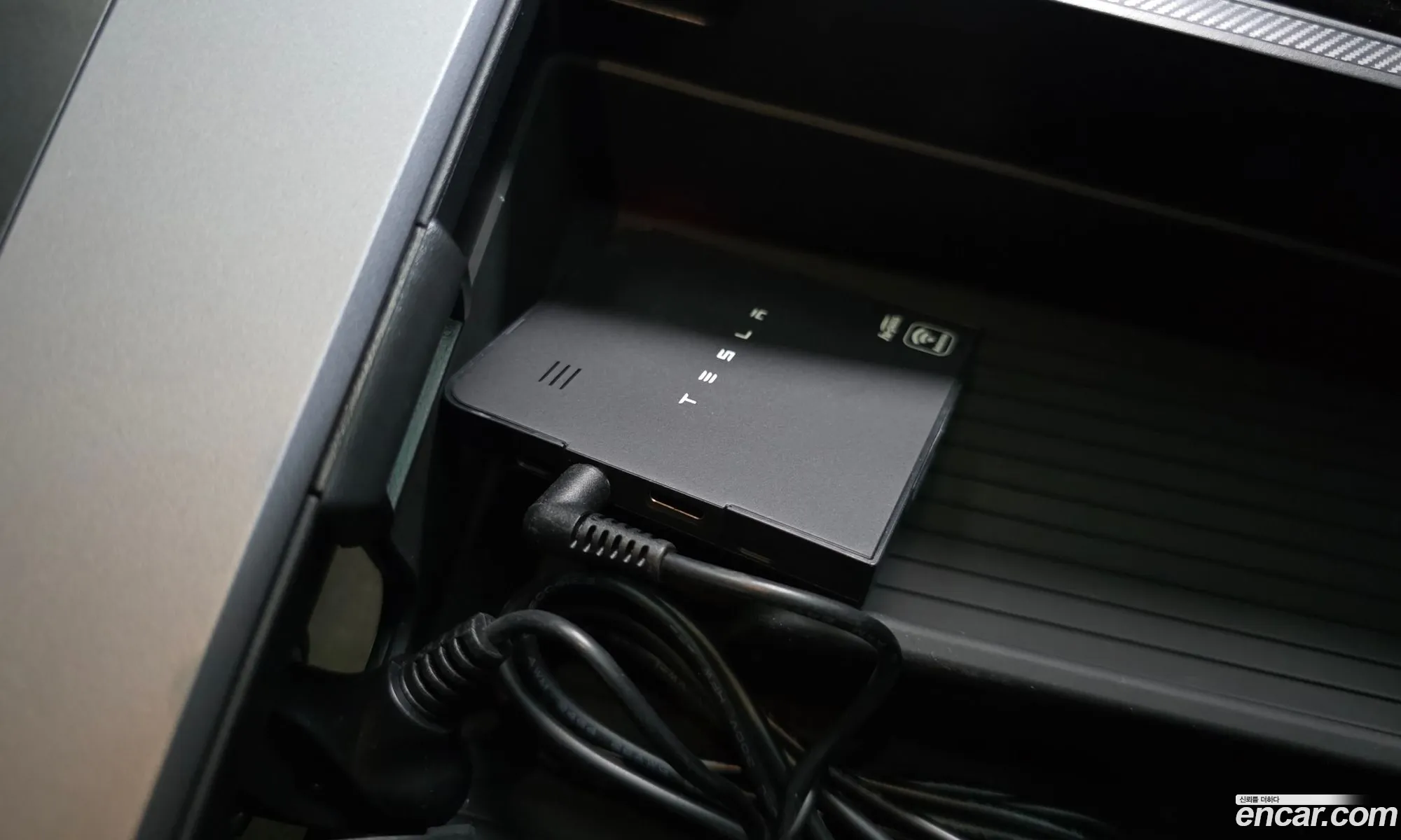 Tesla Model Y 2023 LRWYGCFS1PC074834 — 4