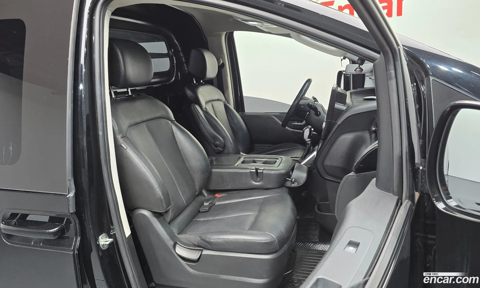 Hyundai Staria 2021 — 27