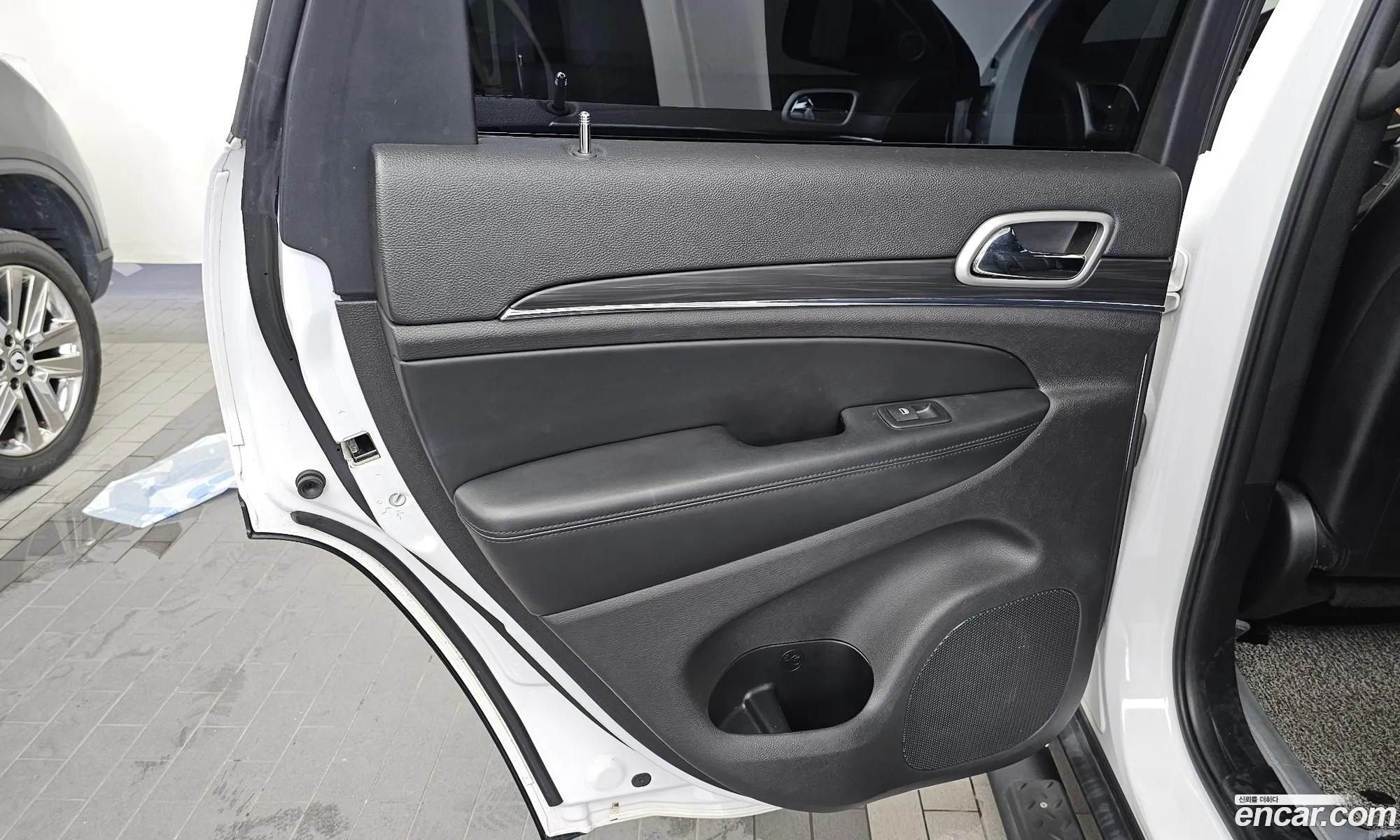 Jeep Grand Cherokee 2020 1C4RJFBG9LC109500 — 27