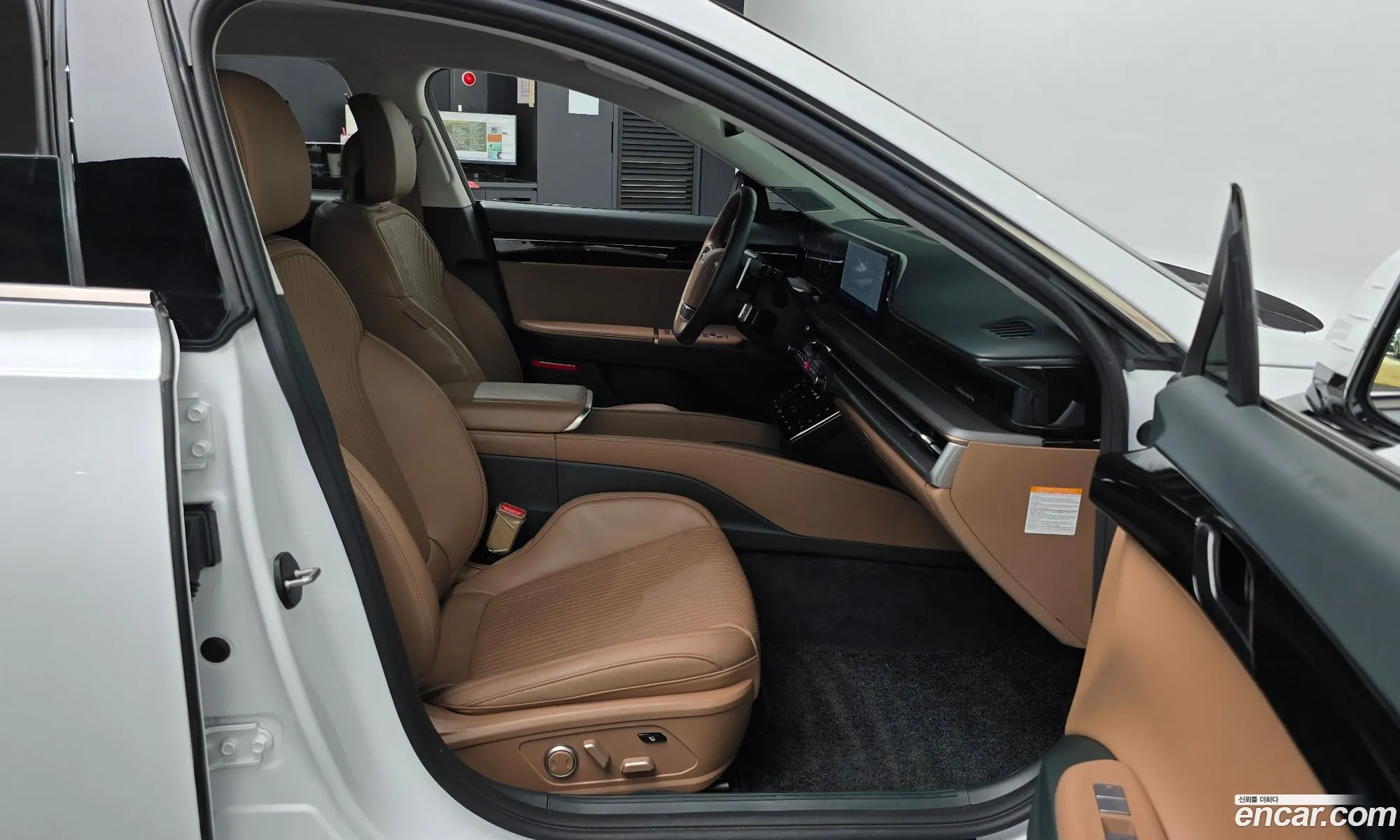 Hyundai Grandeur Hybrid 2023 — 10