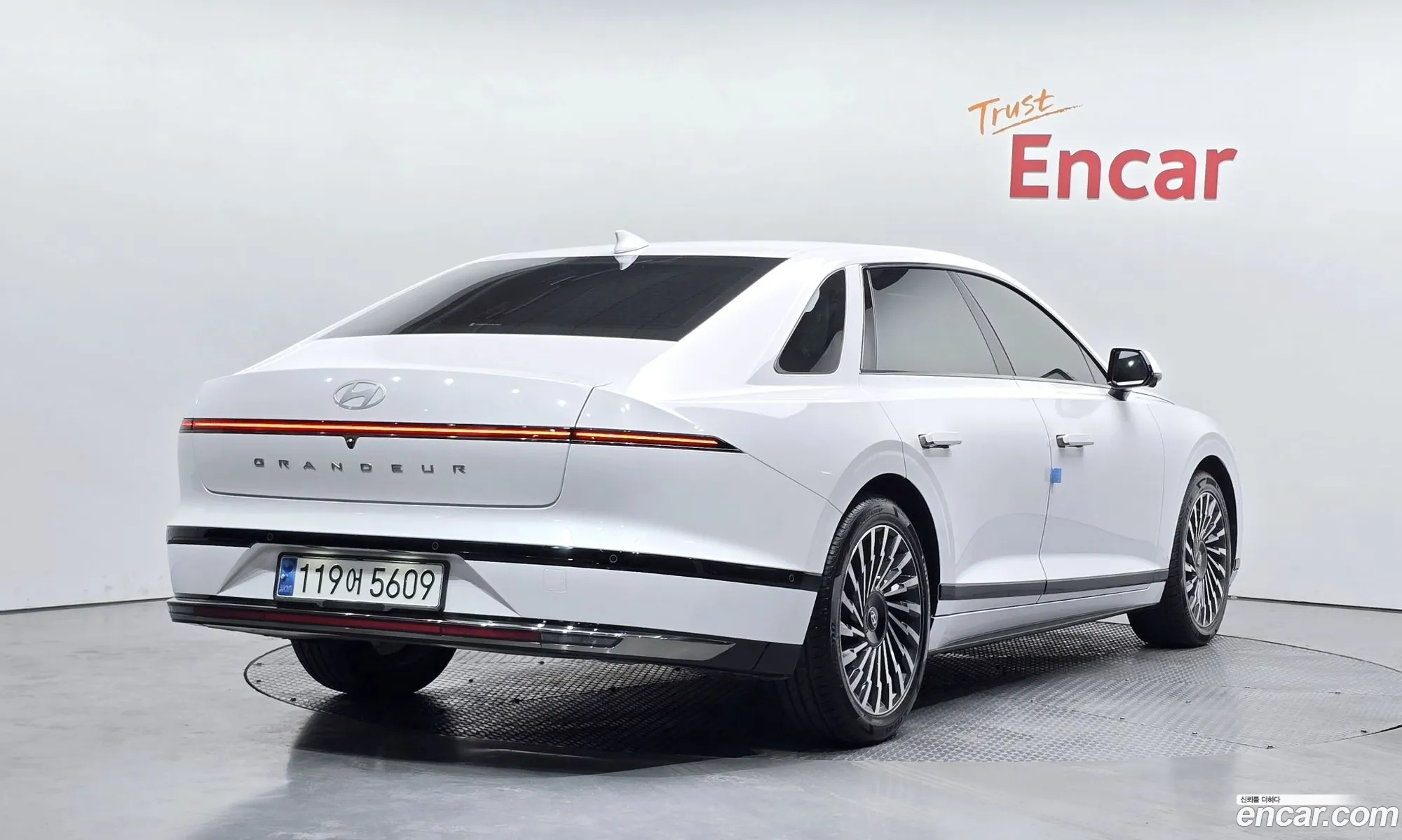 Hyundai Grandeur Hybrid 2023 — 18