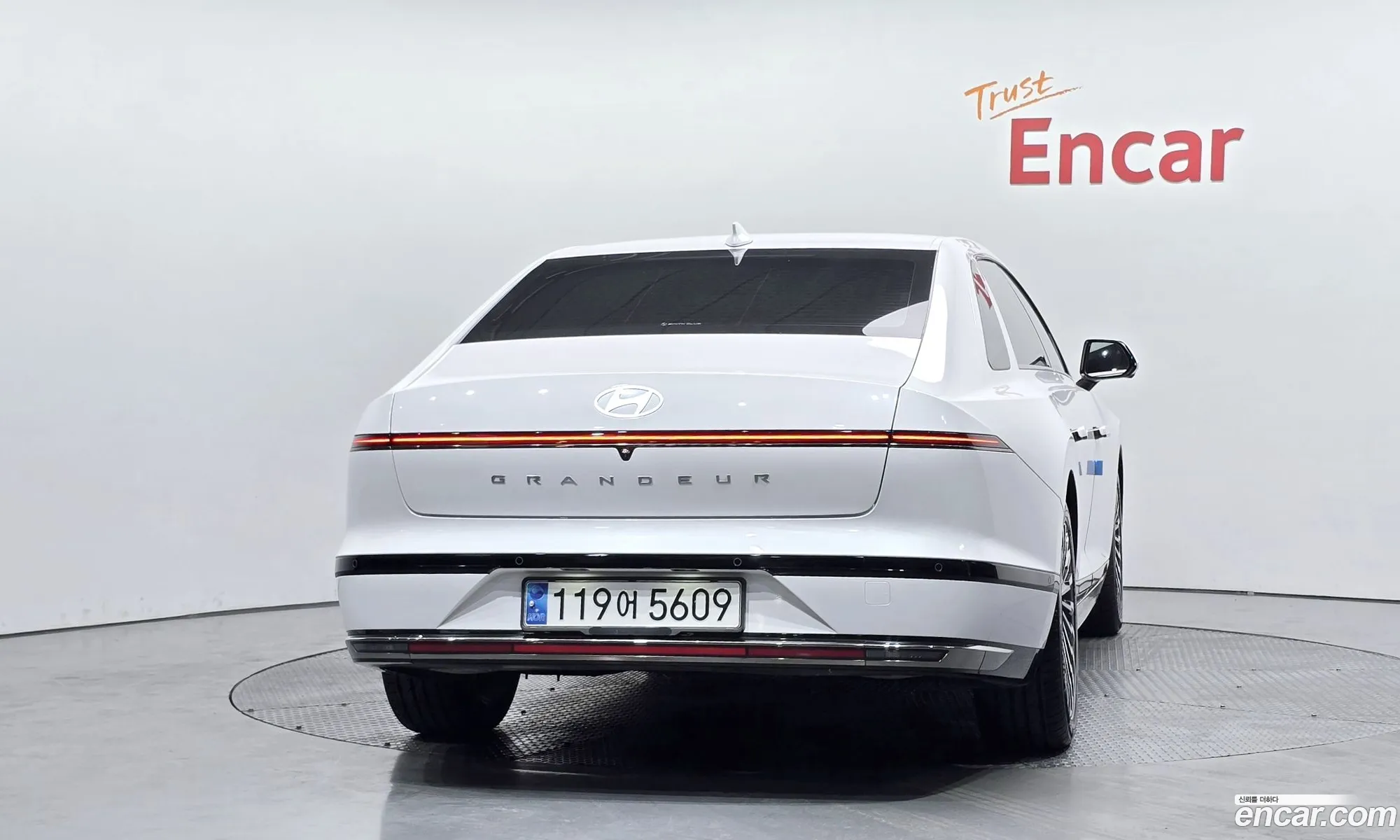 Hyundai Grandeur Hybrid 2023 — 12
