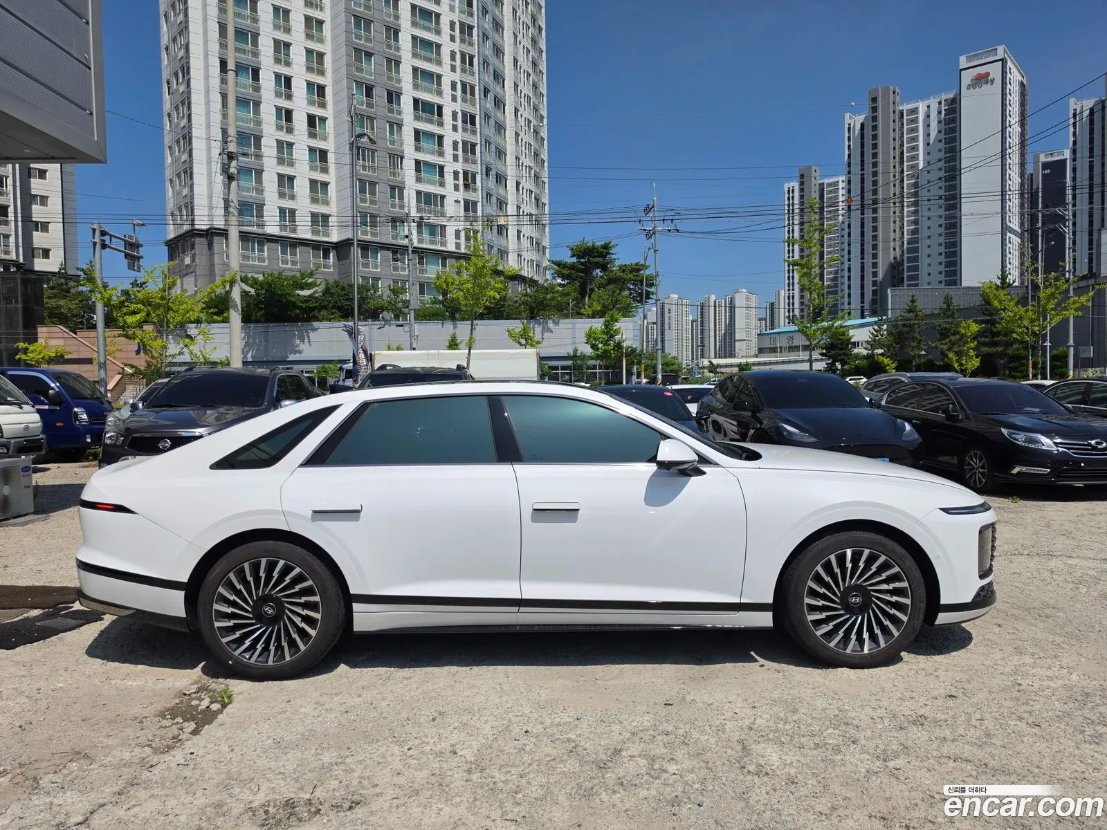 Hyundai Grandeur Hybrid 2025 — 3