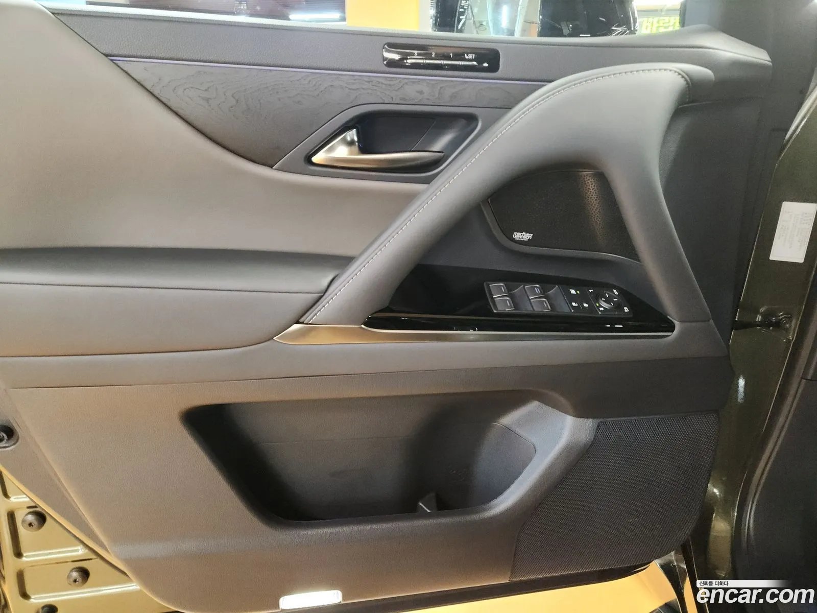 Lexus LX 2025 — 19