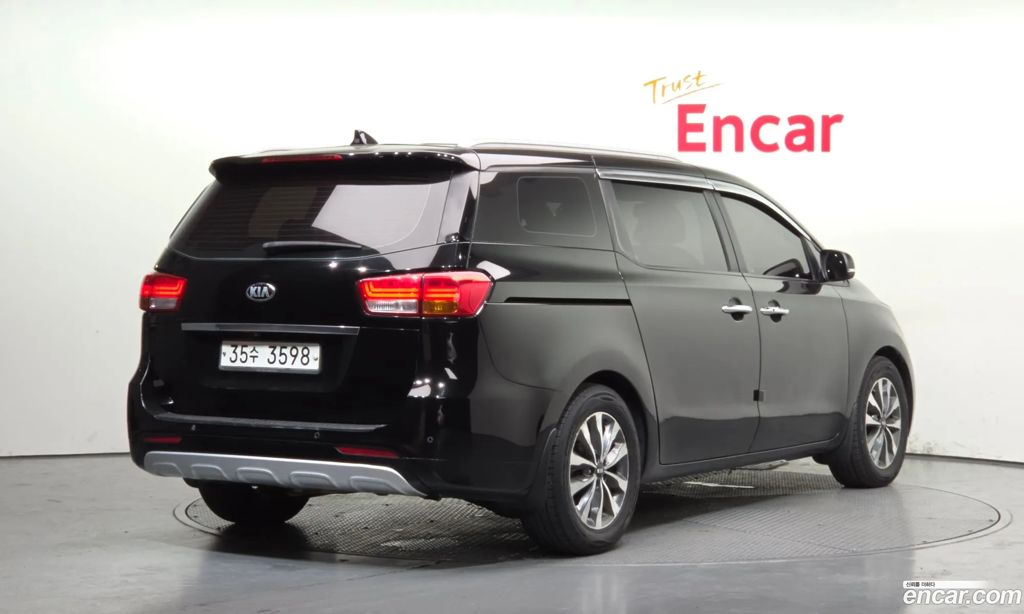 Kia Carnival 2014 — 11