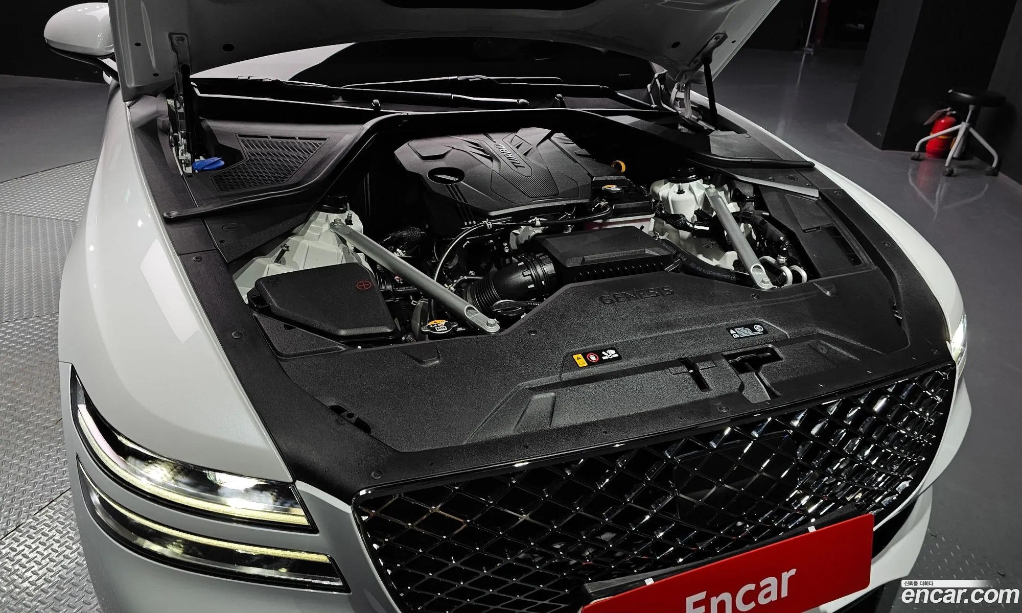 Genesis G80 2023 KMTGB41CDPU176137 — 17
