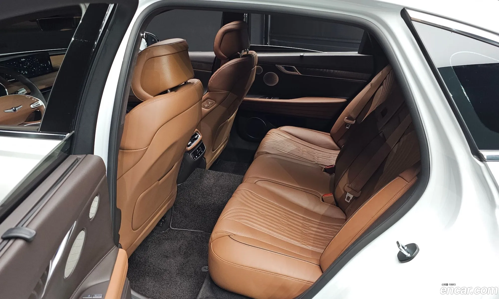 Genesis G80 2023 KMTGB41CDPU176137 — 3