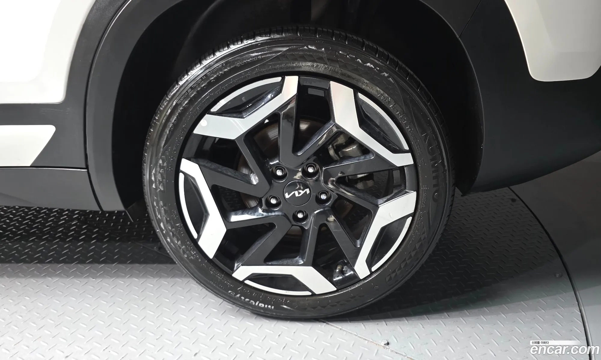 Kia Seltos 2023 KNAET817BRK560973 — 21