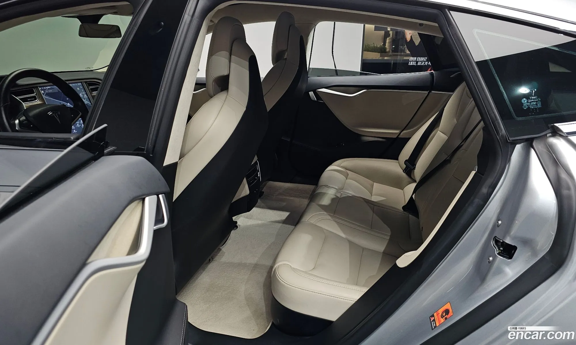 Tesla Model S 2017 5YJSA1E28HF214317 — 28