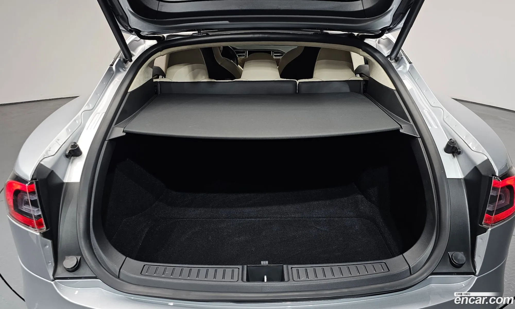 Tesla Model S 2017 5YJSA1E28HF214317 — 29