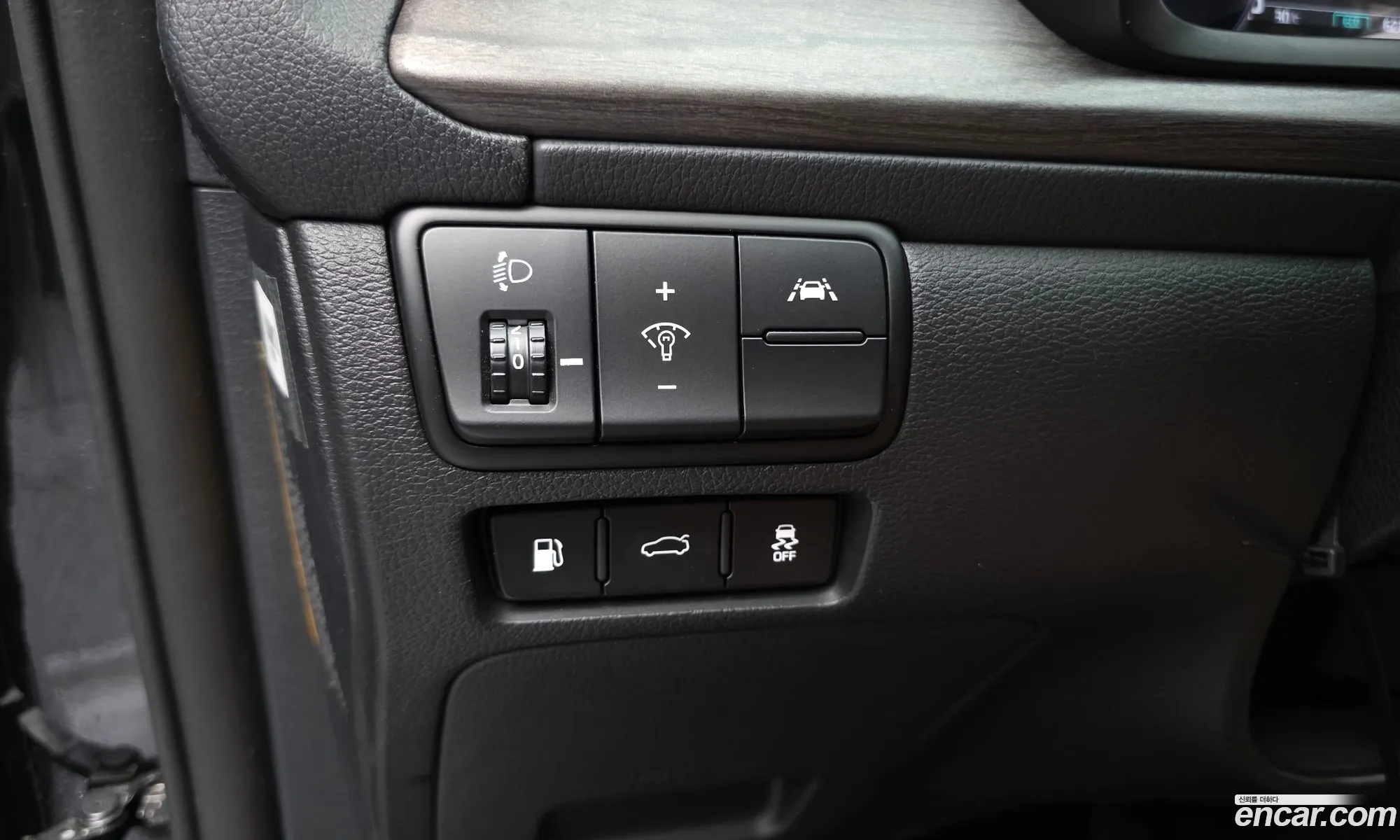 Kia K7 Premier 2019 KNALB41BBLA200448 — 7