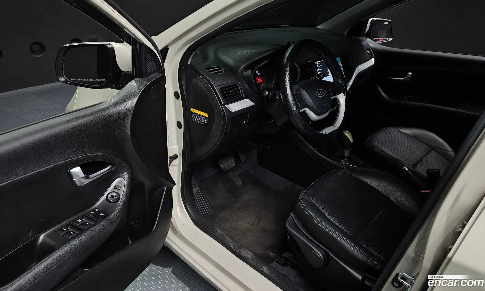 Kia Morning 2011 KNABX511BCT152272 — 10