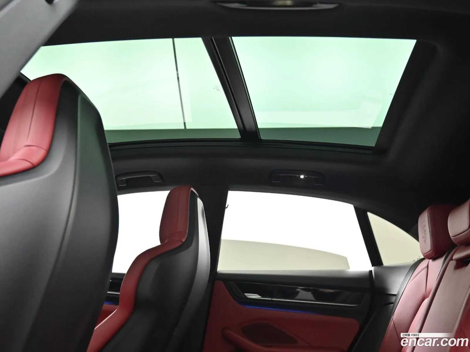 Porsche Macan EV 2025 — 3