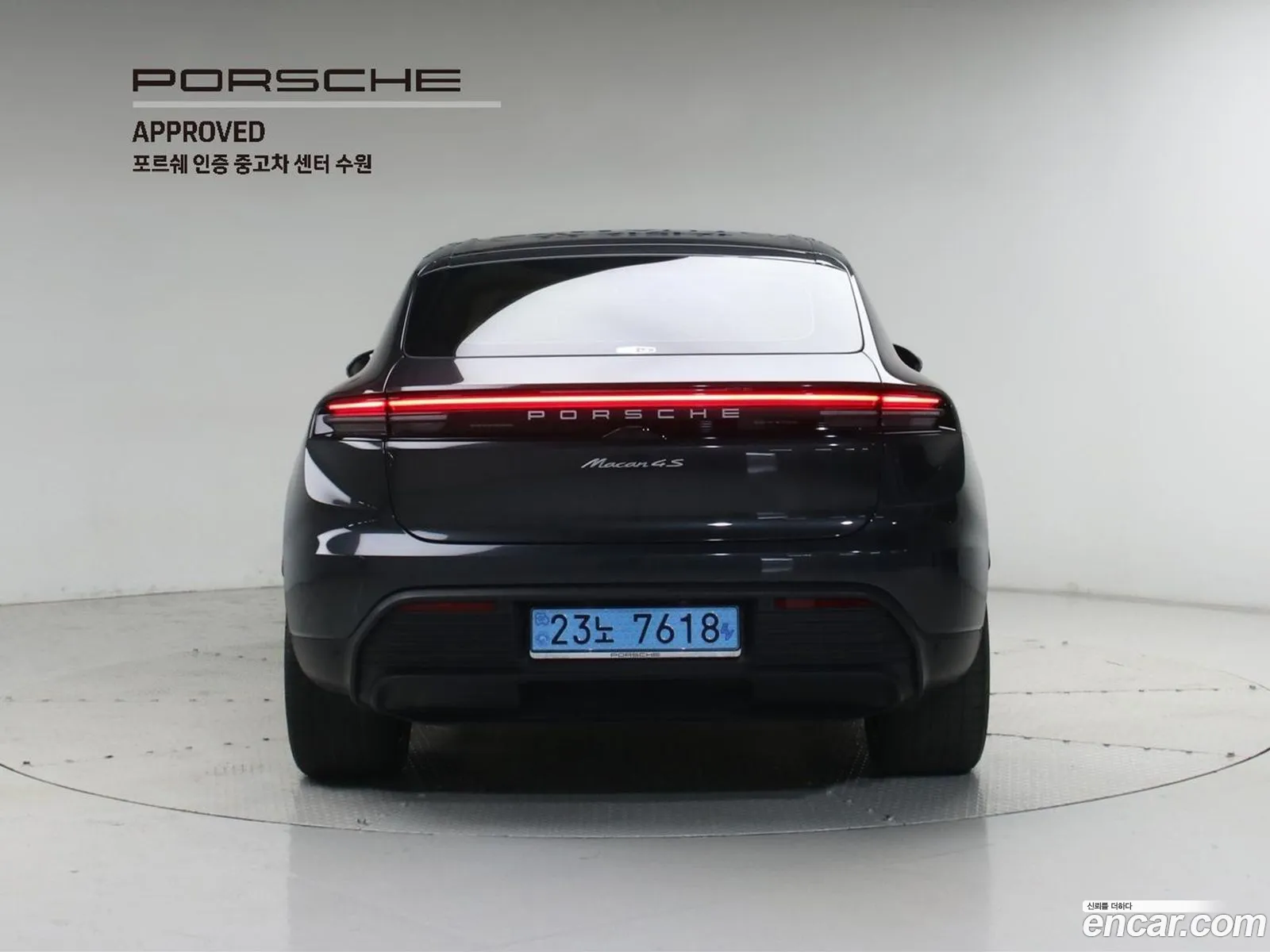Porsche Macan EV