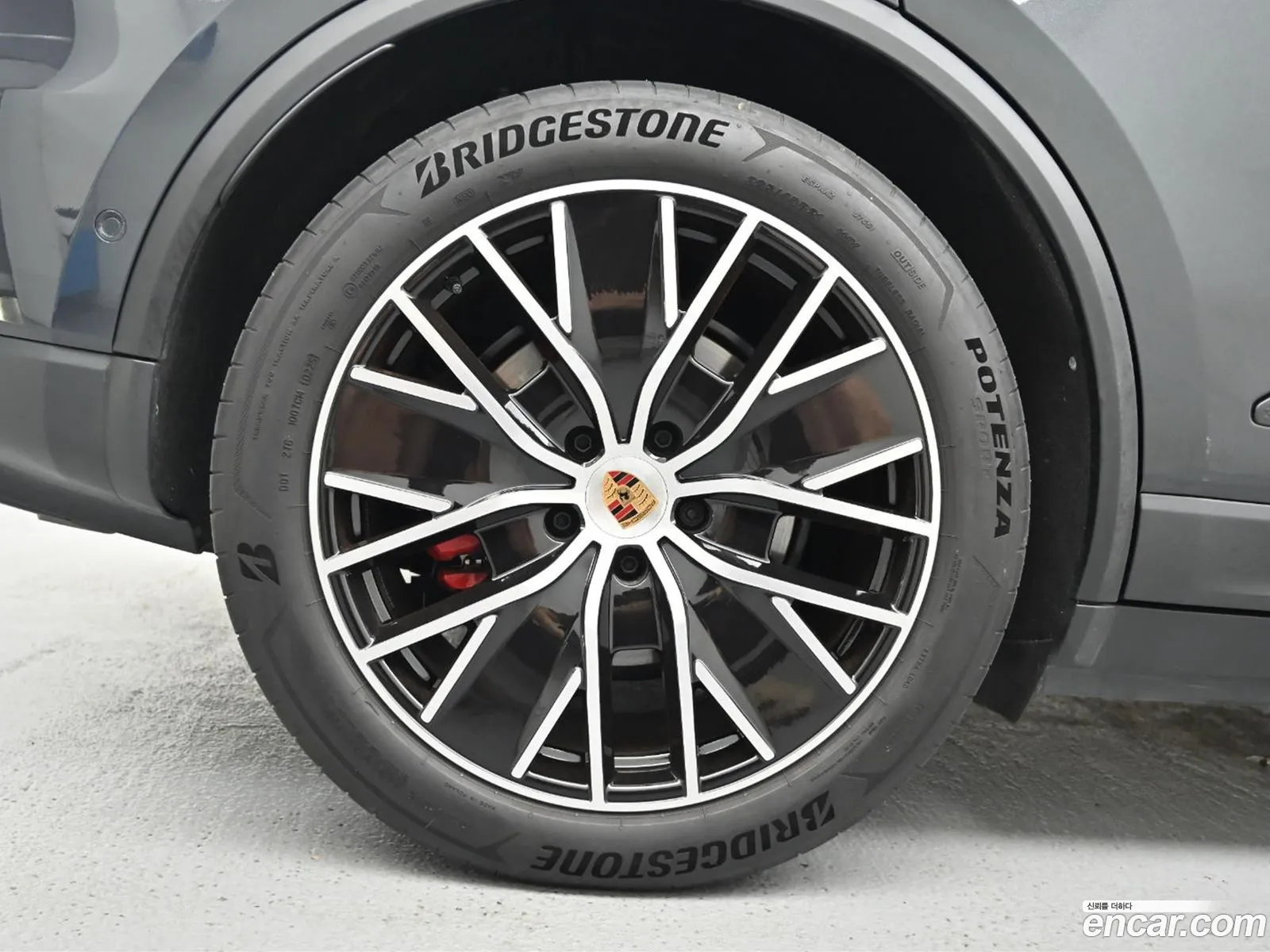 Porsche Macan EV