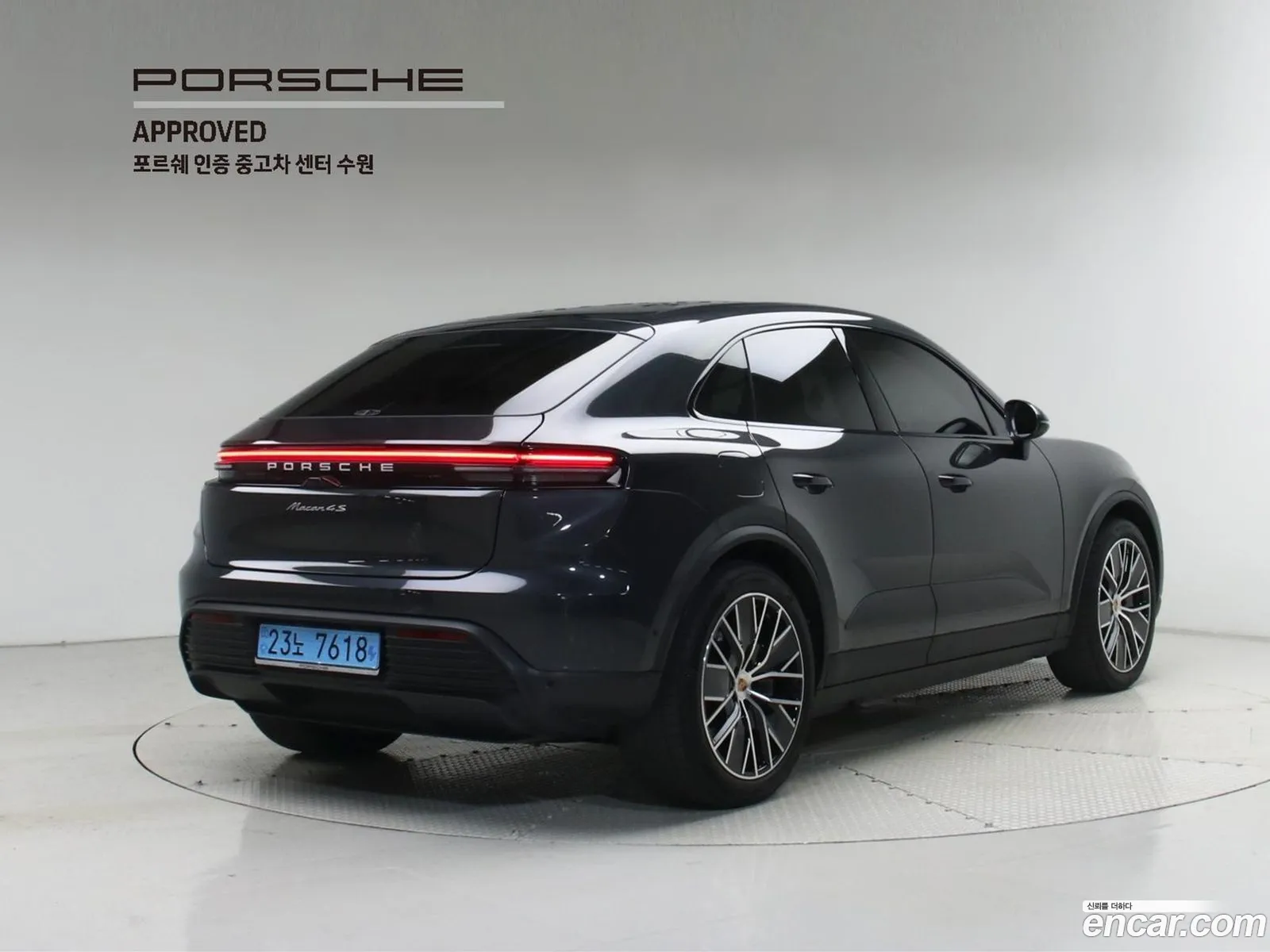 Porsche Macan EV