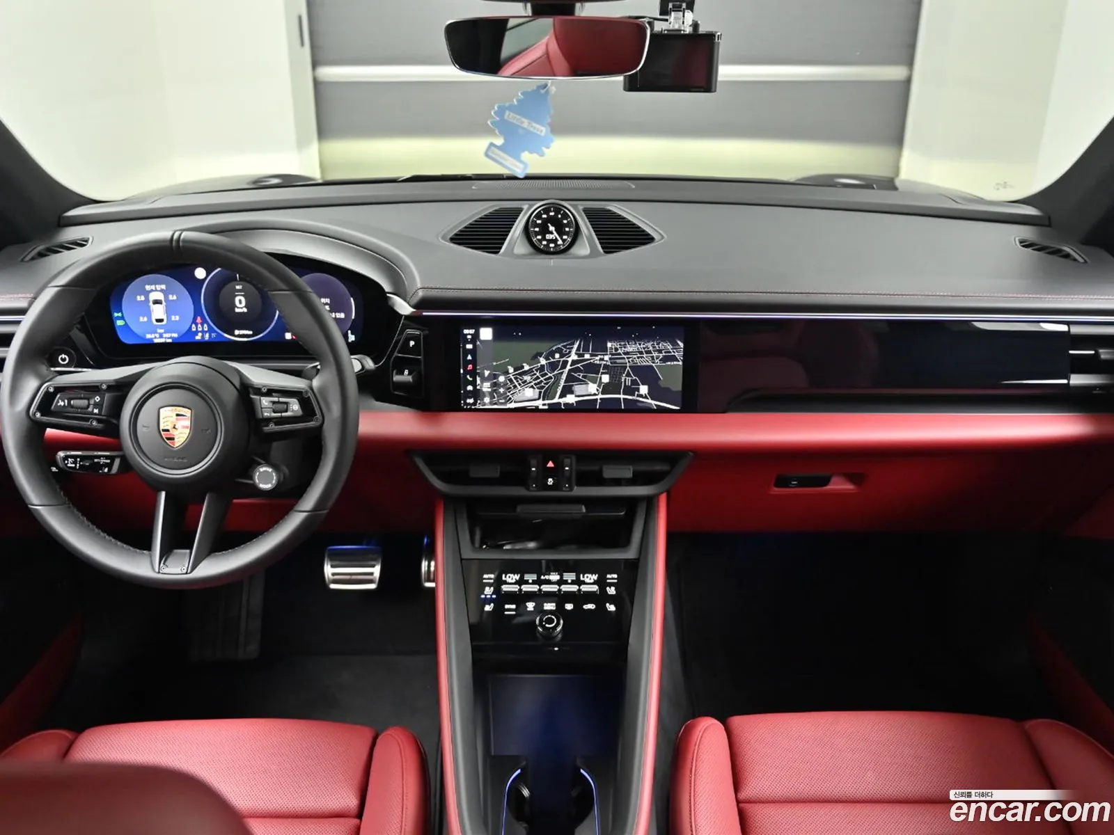 Porsche Macan EV 2025 — 8
