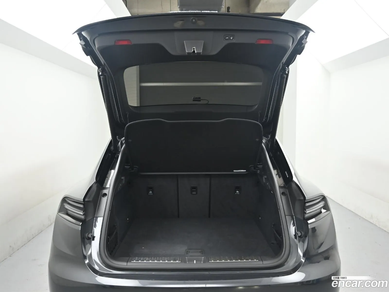 Porsche Macan EV 2025 — 12
