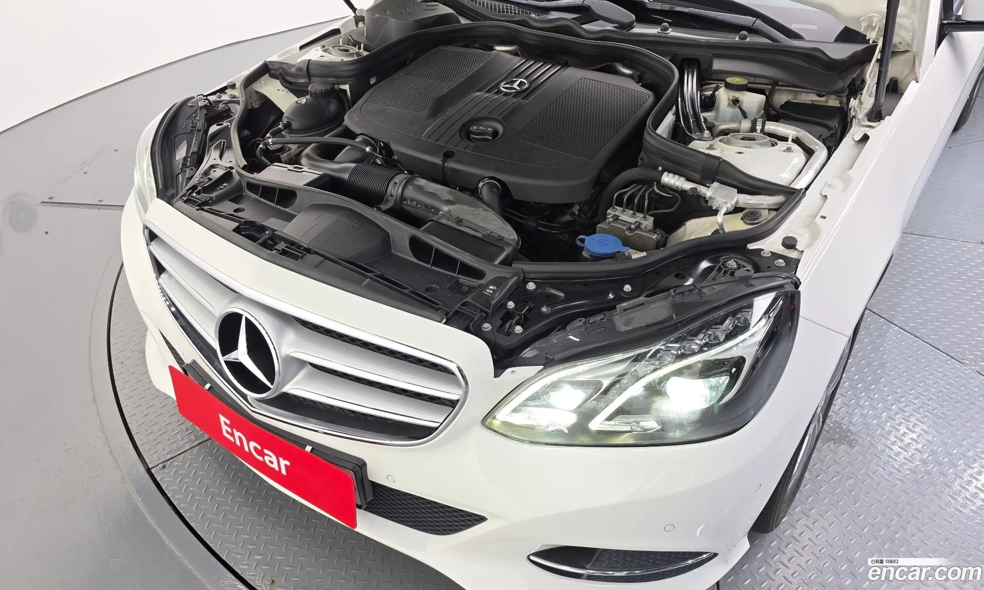 Mercedes-Benz E-Class W212 2014 WDDHF0CB6EA957349 — 13