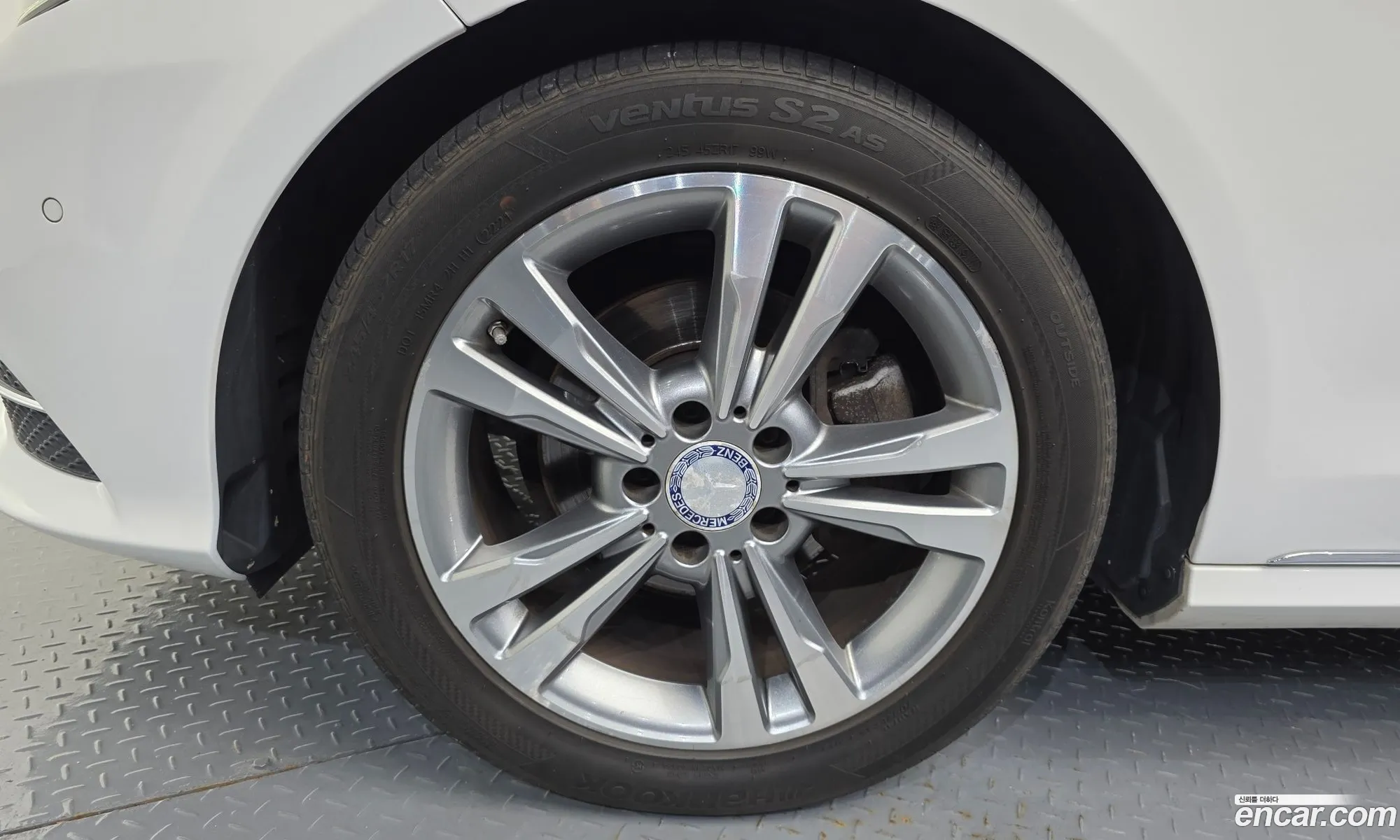 Mercedes-Benz E-Class W212 2014 WDDHF0CB6EA957349 — 14