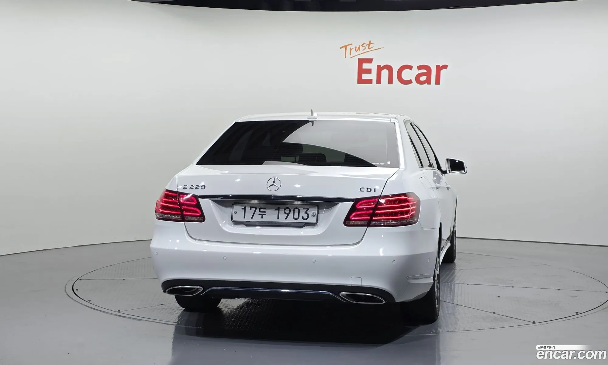 Mercedes-Benz E-Class W212 2014 WDDHF0CB6EA957349 — 7