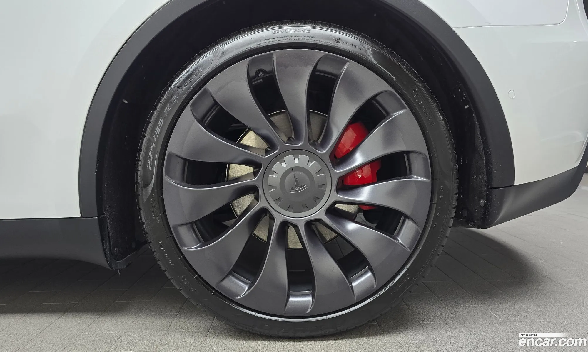 Tesla Model Y 2021 5YJYGDEF1MF285804 — 5