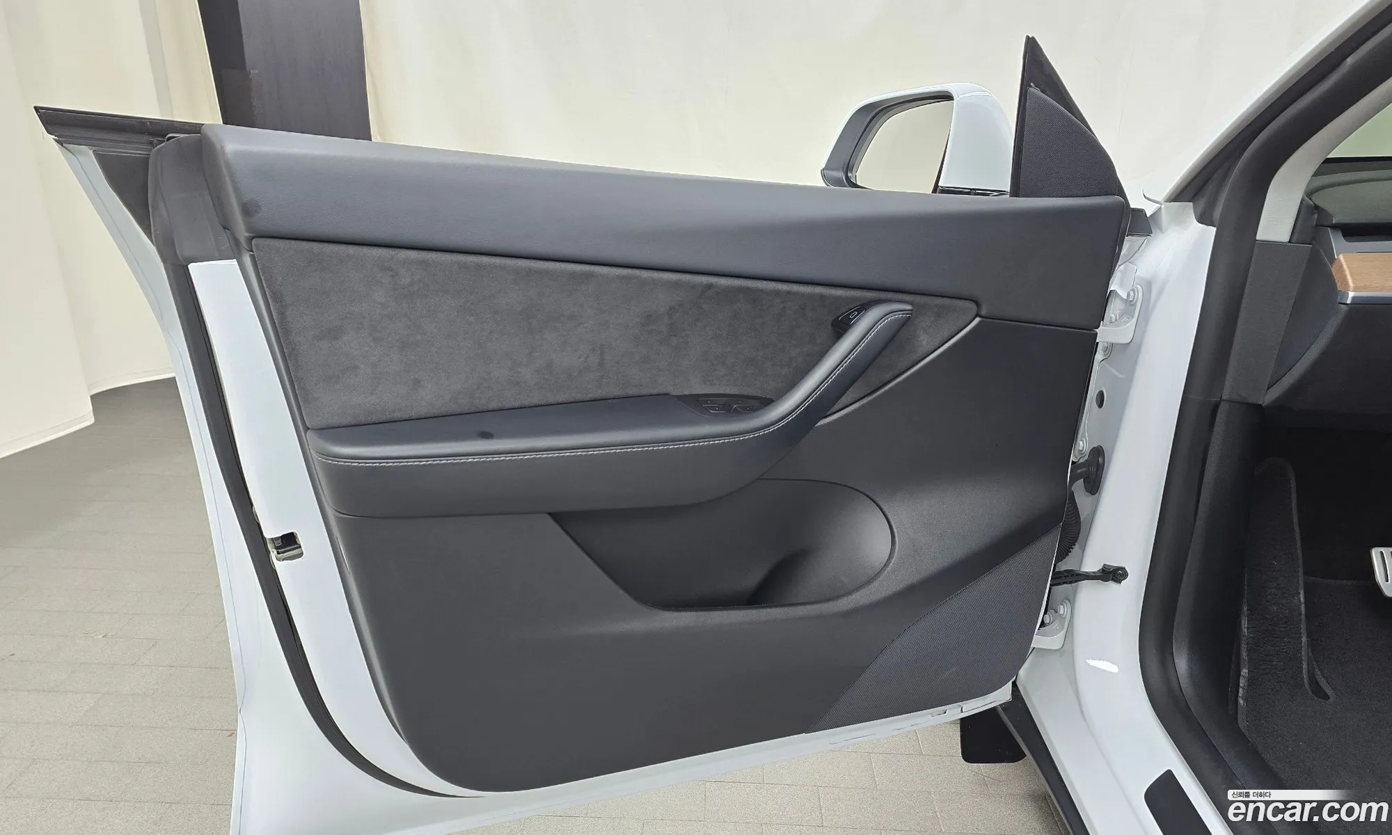 Tesla Model Y 2021 5YJYGDEF1MF285804 — 6