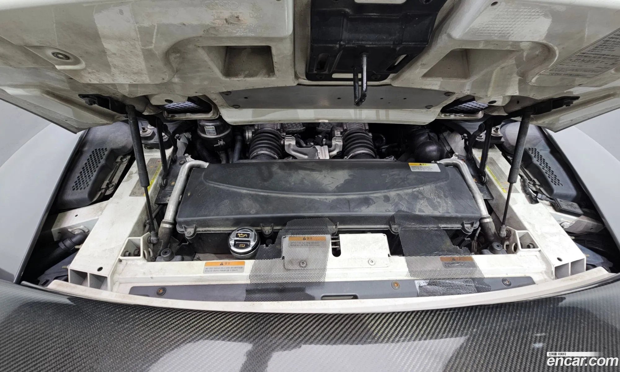 Audi R8 2012 WAUZZZ421CN001066 — 17