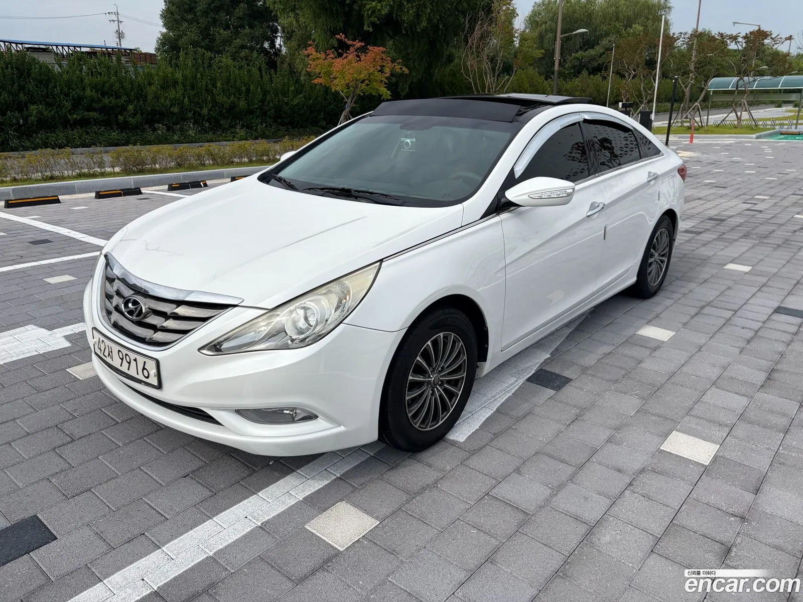 Hyundai YF Sonata 2010 — 18