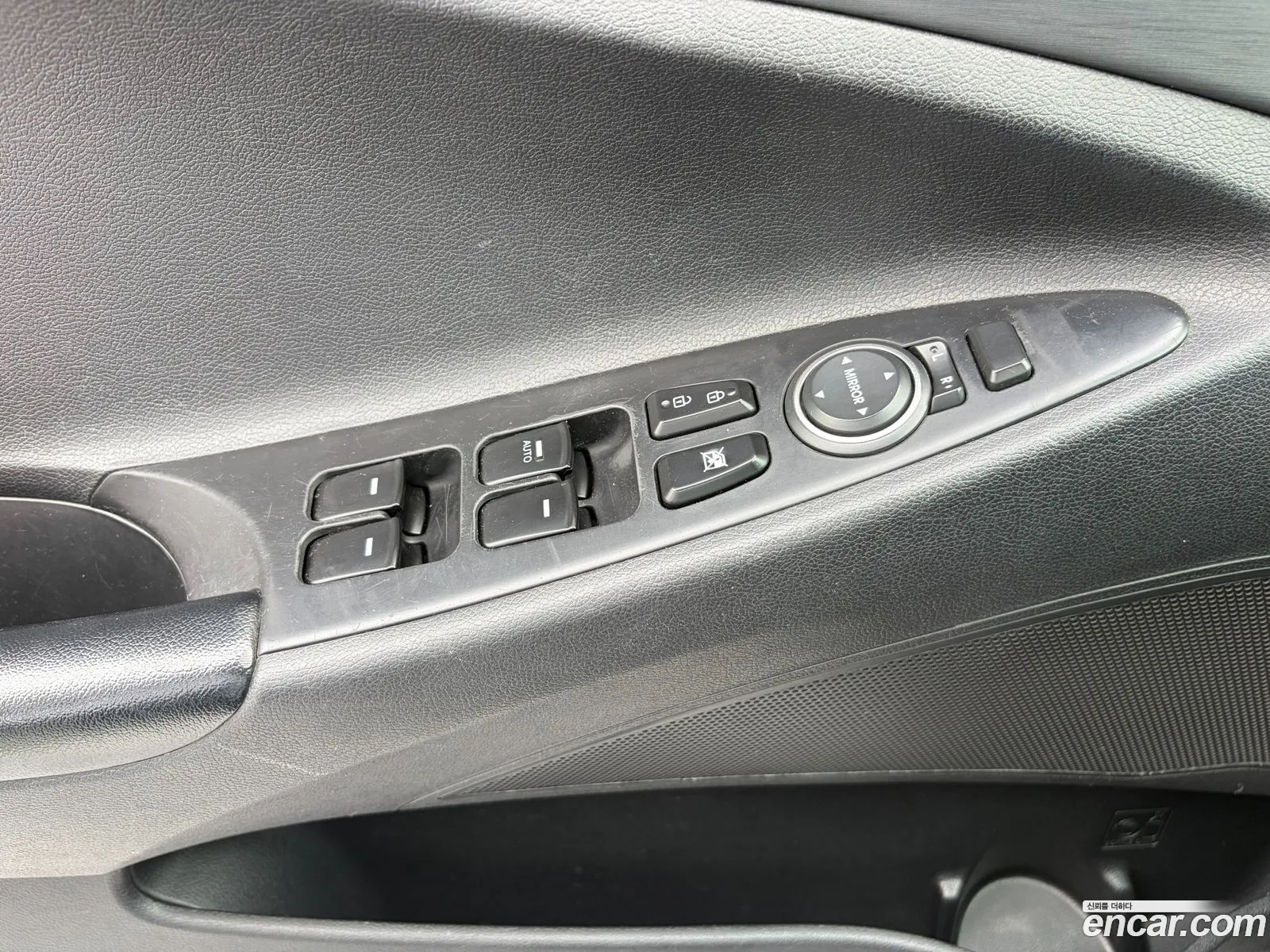 Hyundai YF Sonata 2010 — 6