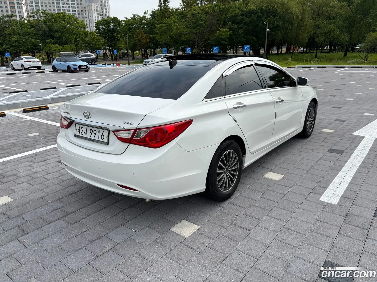 Hyundai YF Sonata 2010 — 11