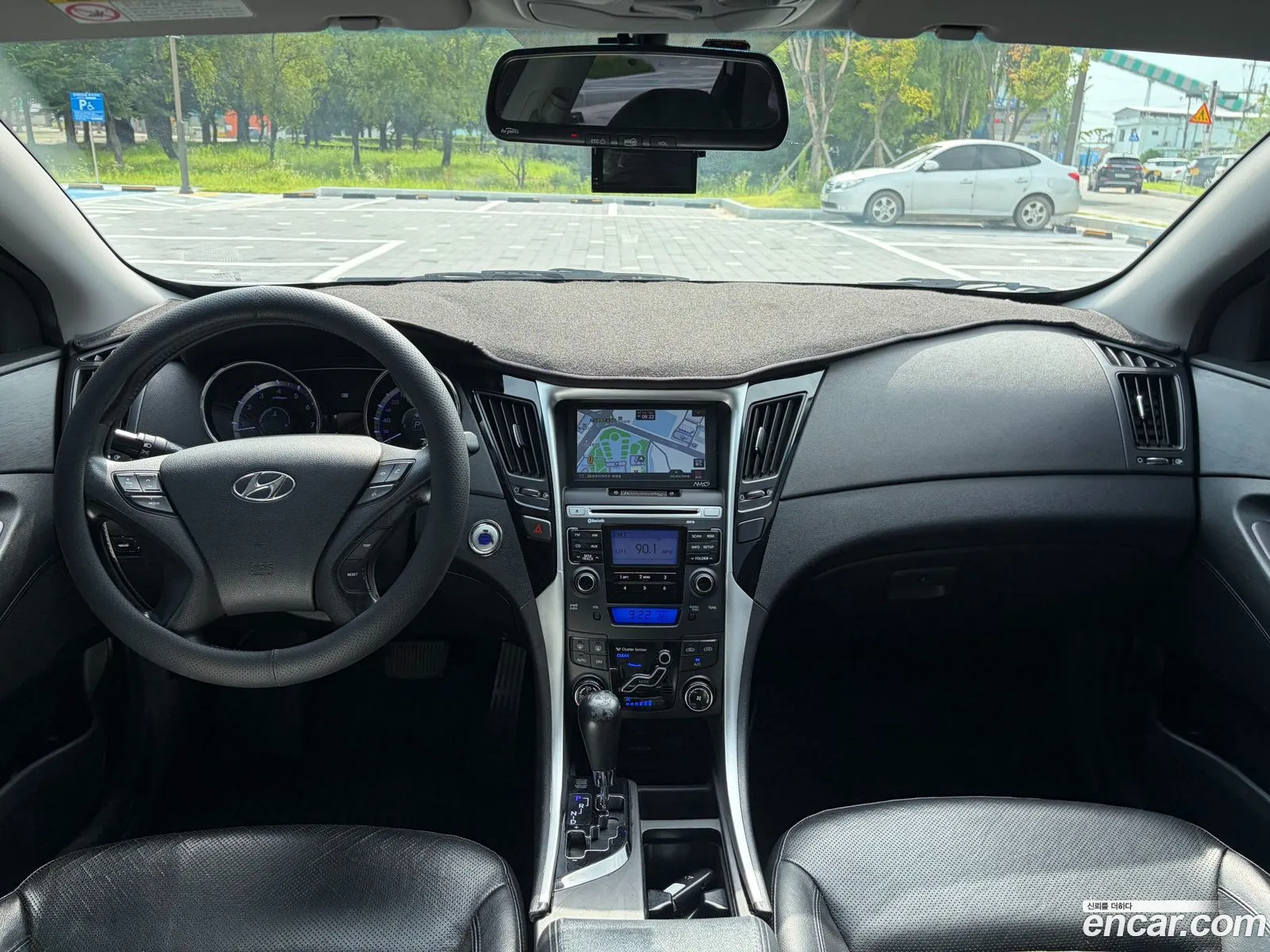 Hyundai YF Sonata 2010 — 16