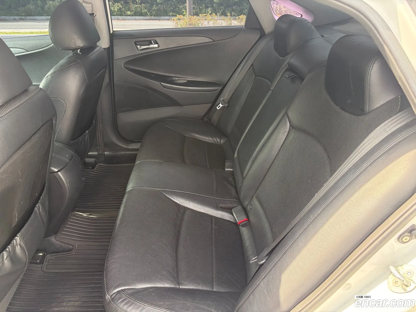 Hyundai YF Sonata 2010 — 10