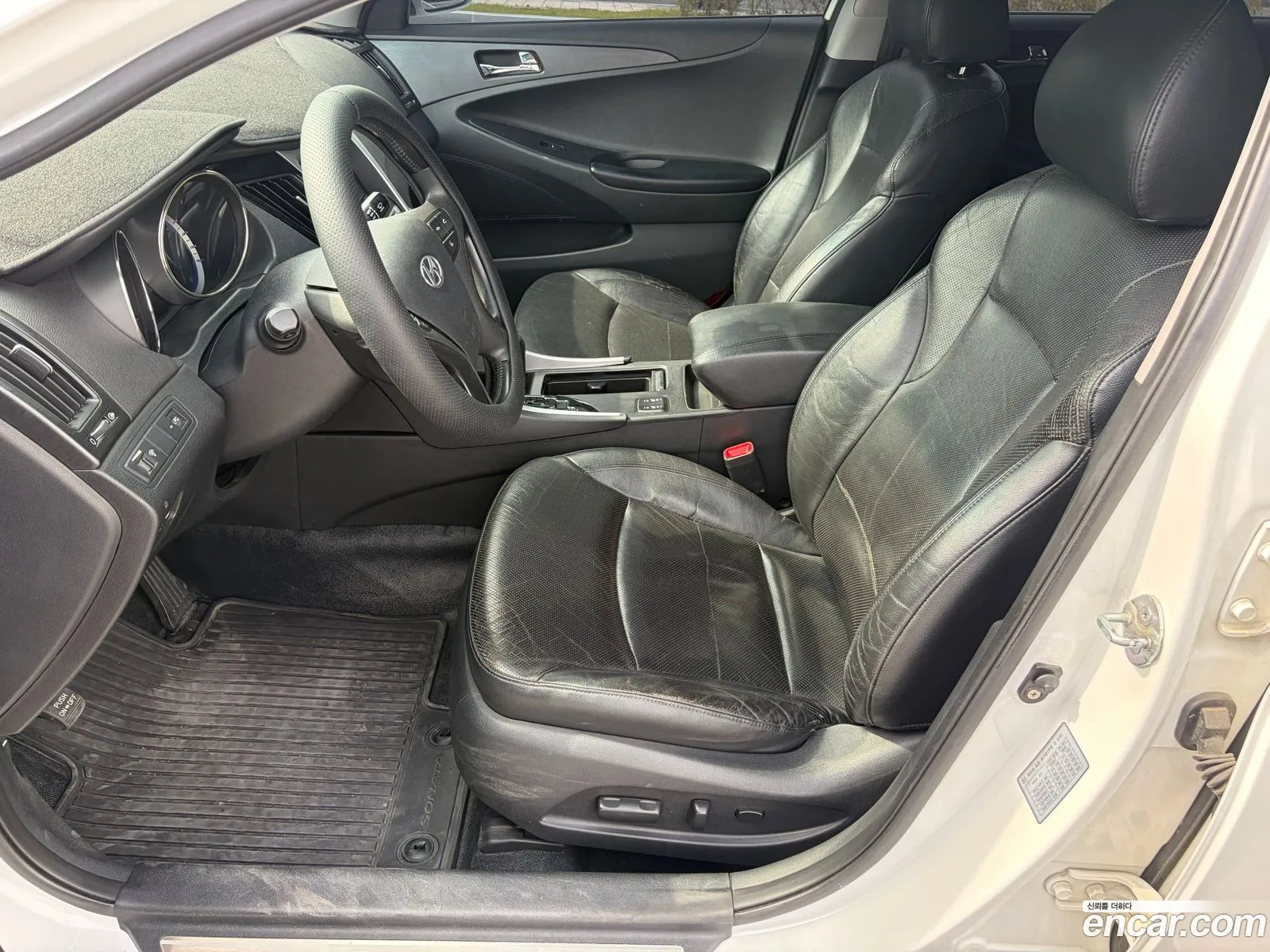 Hyundai YF Sonata 2010 — 20