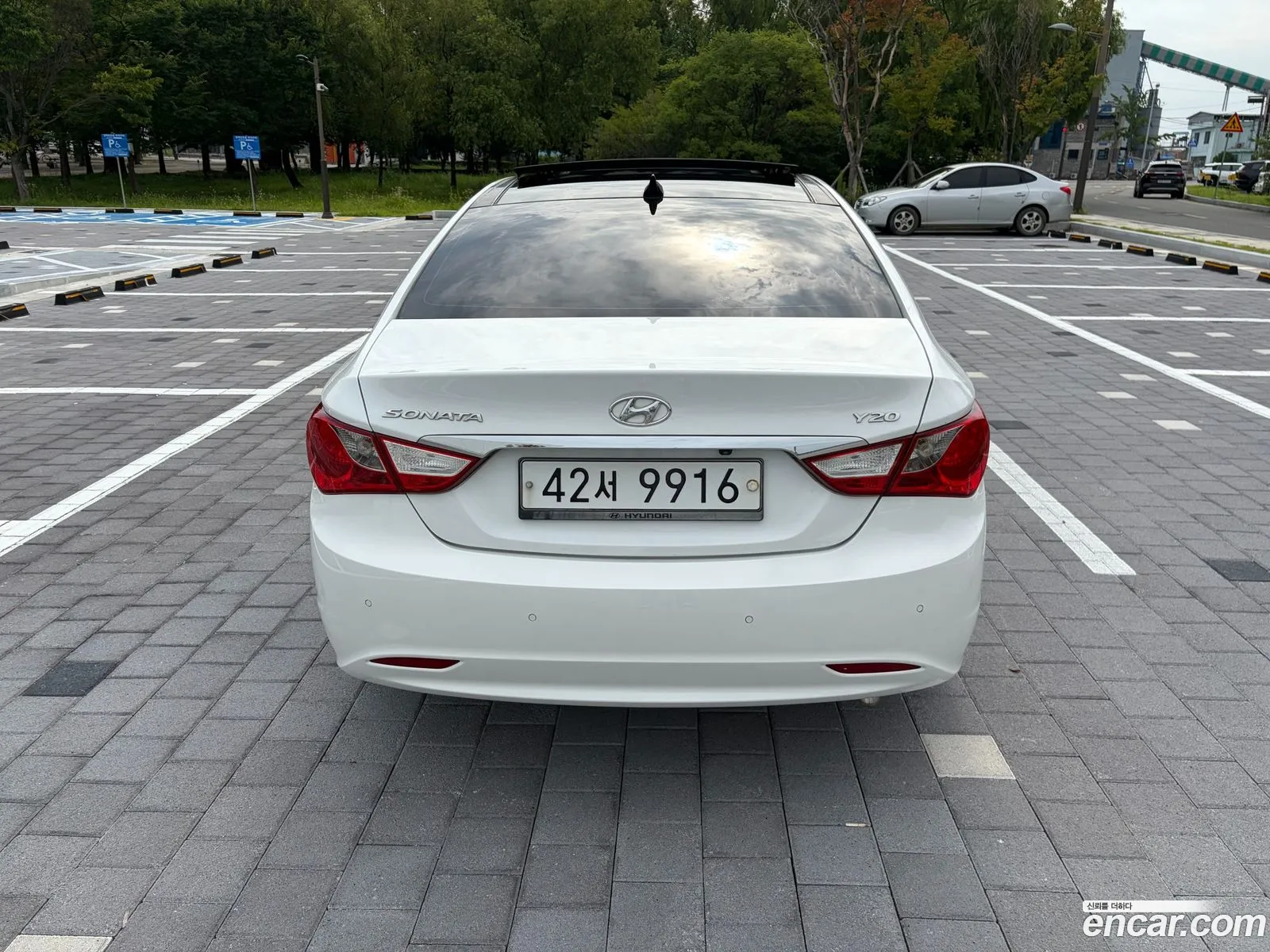 Hyundai YF Sonata 2010 — 9