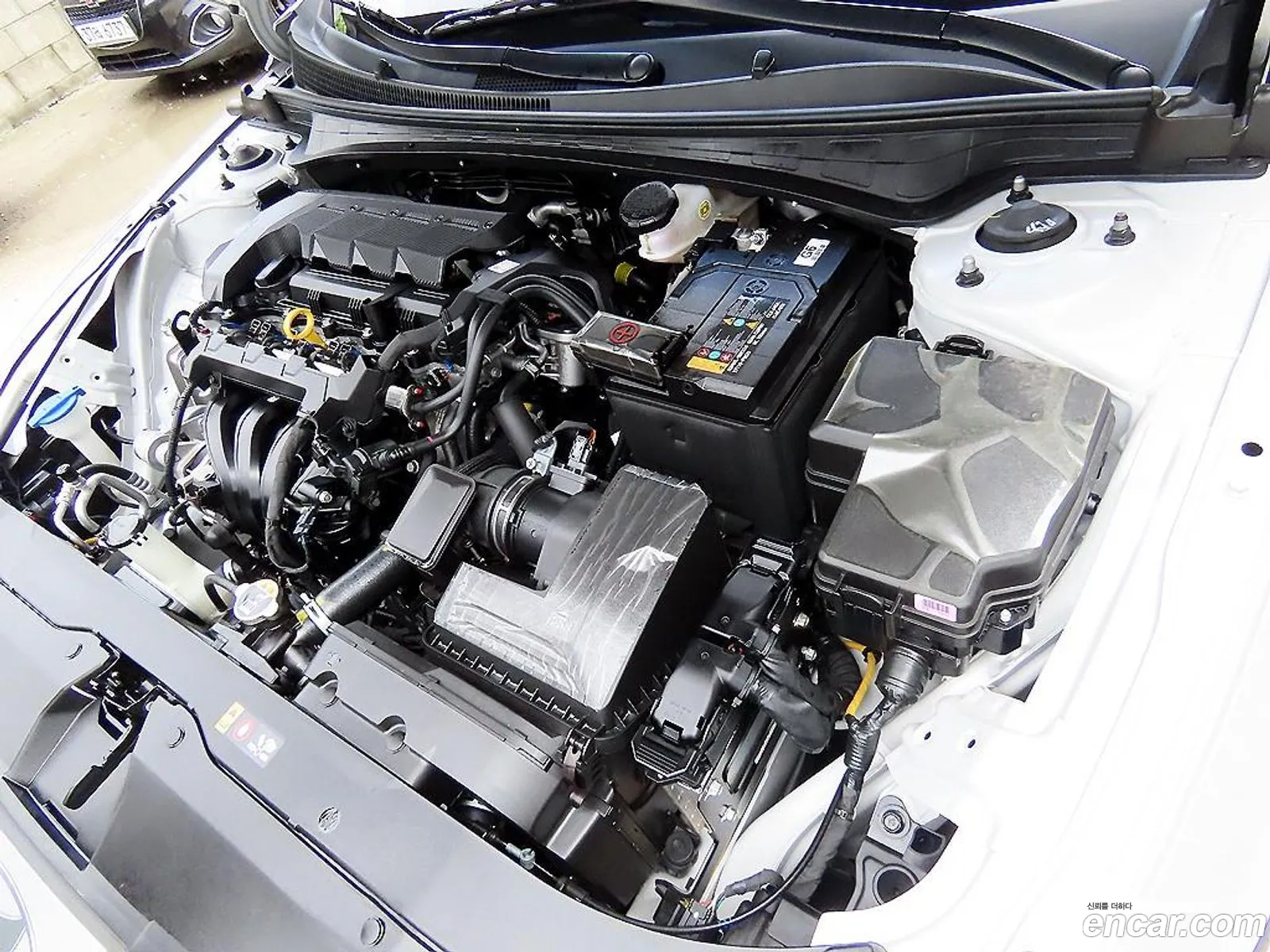 Hyundai Elantra 2023 — 10