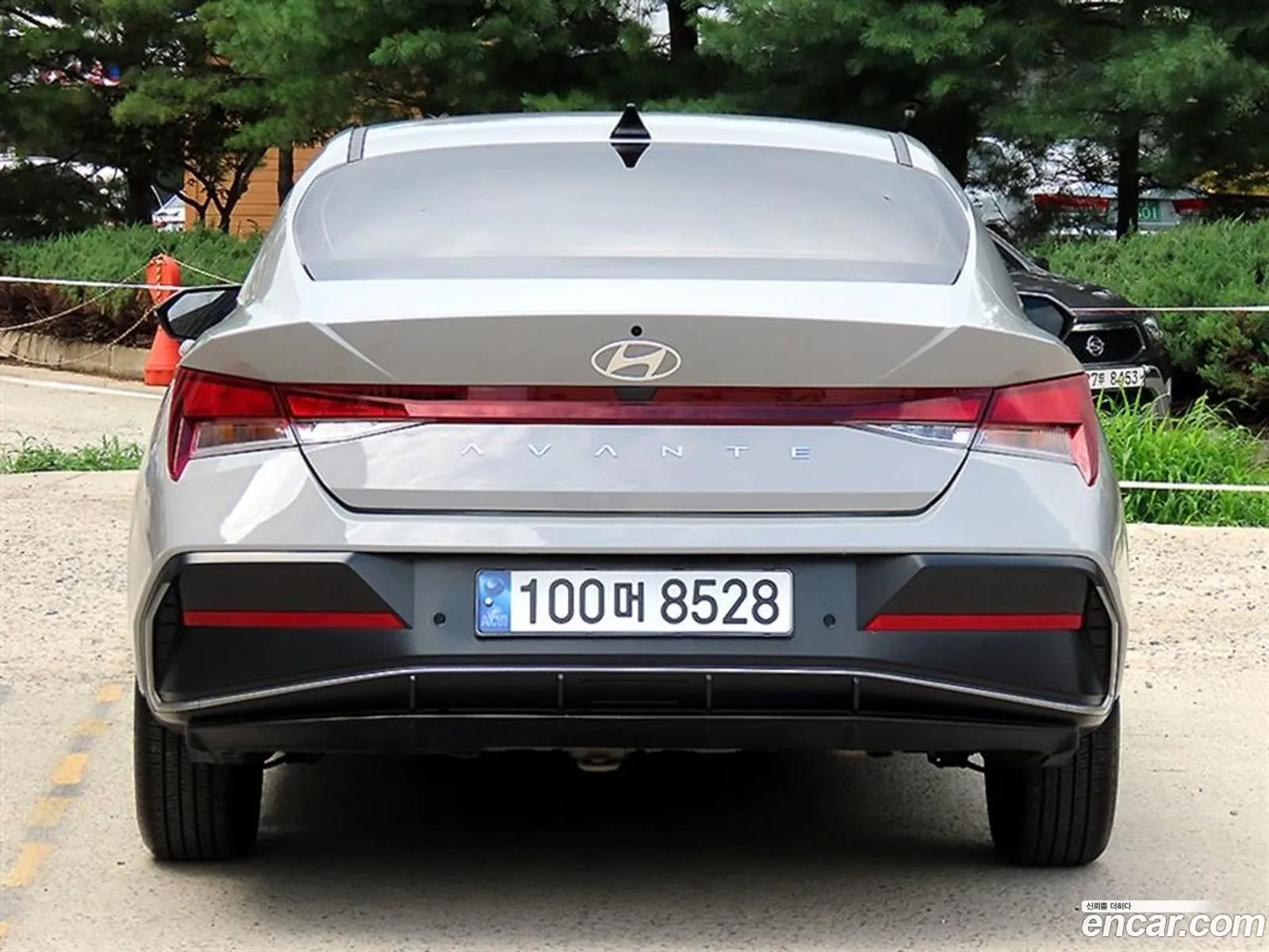 Hyundai Elantra 2023 — 17