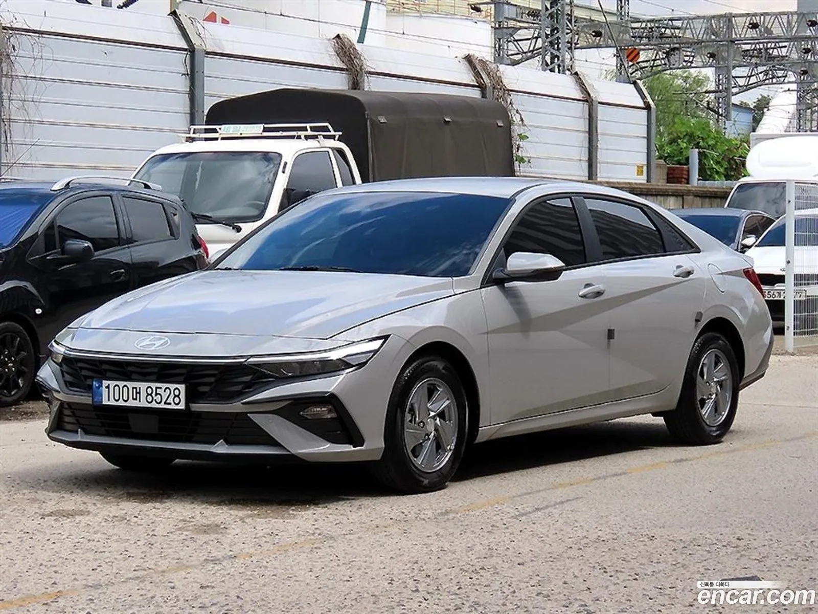 Hyundai Elantra 2023 — 16