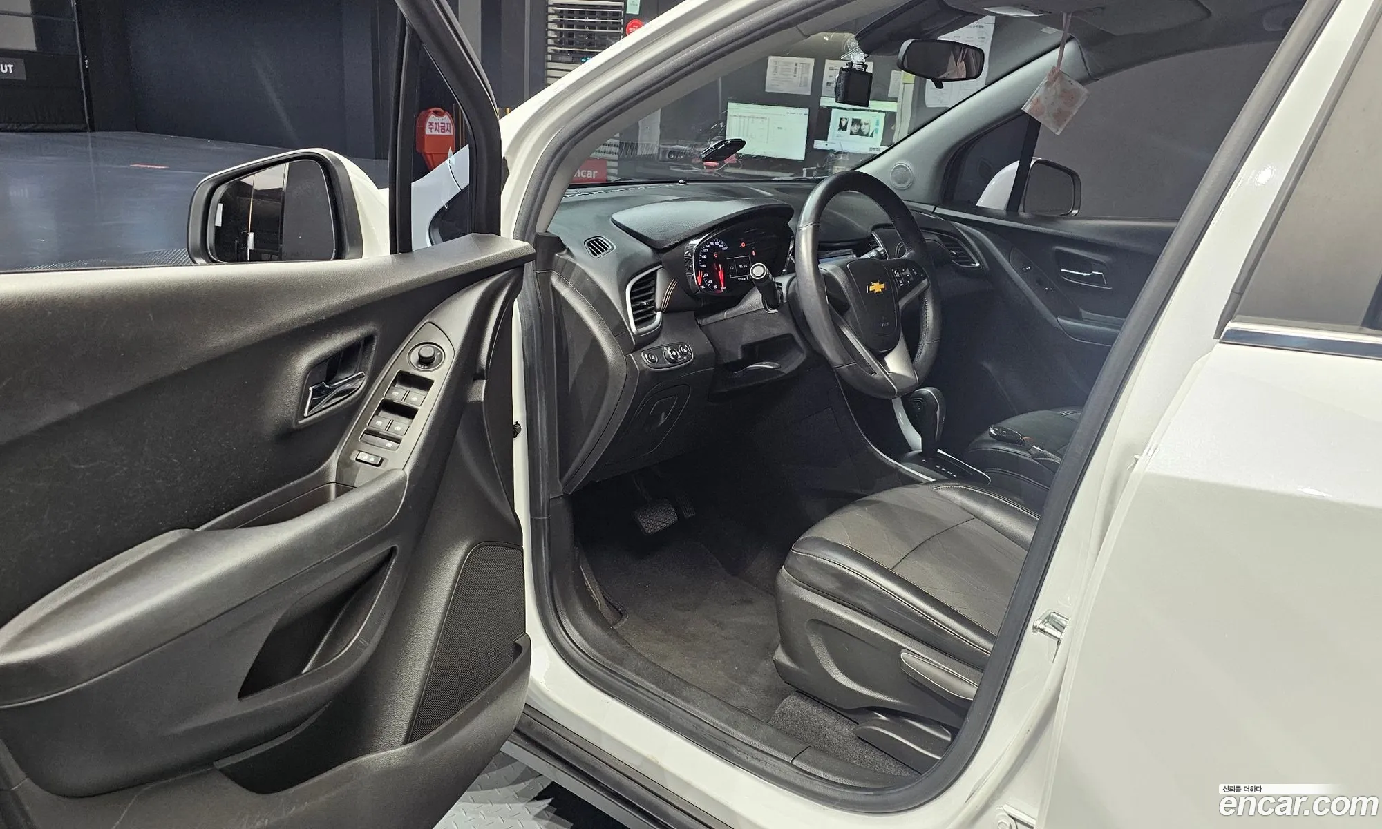 Chevrolet (GM Daewoo) Trax 2017 KLABA76BDJB500240 — 3