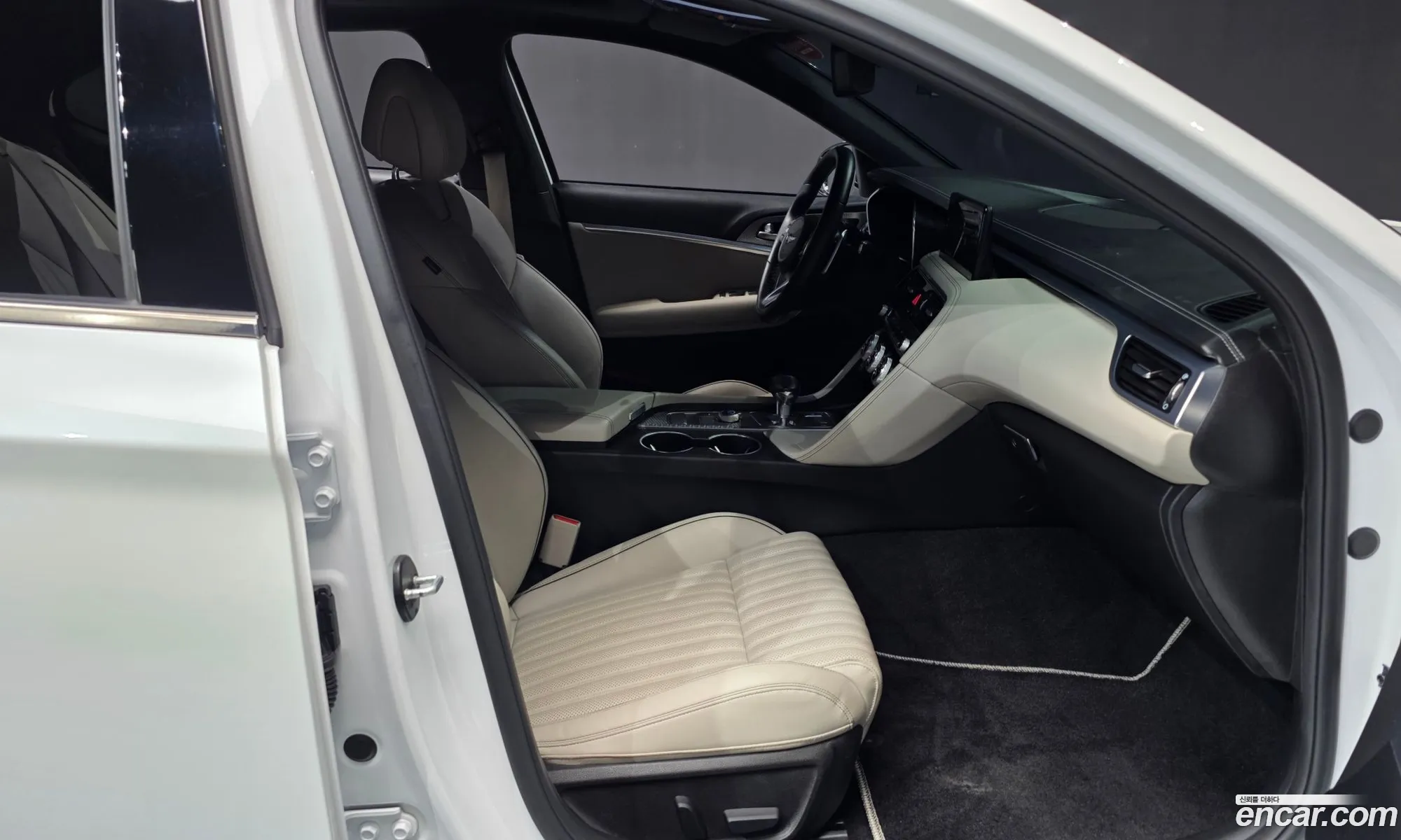 Genesis G70 2021 KMTG141ABMU080147 — 6