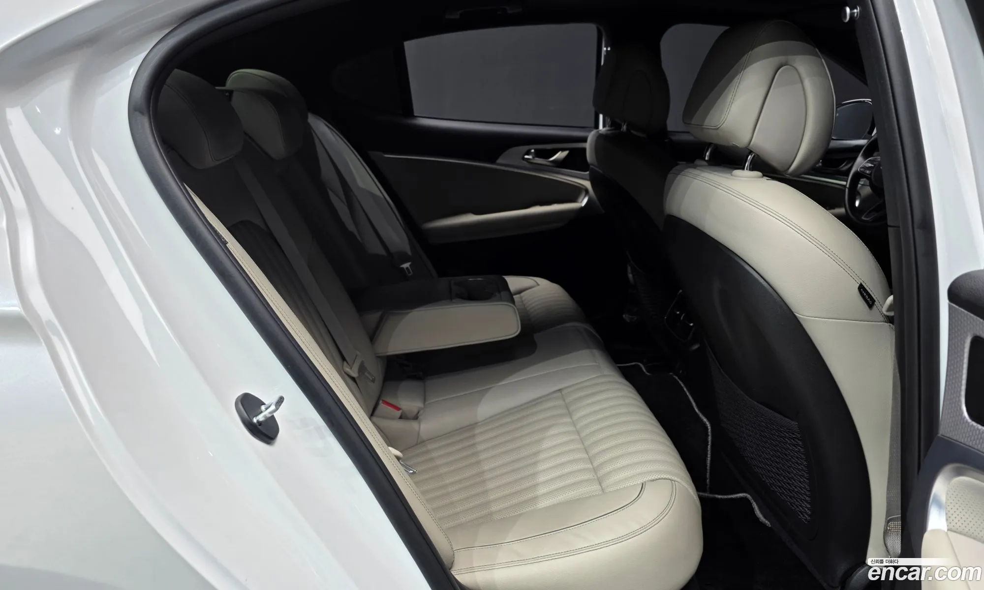 Genesis G70 2021 KMTG141ABMU080147 — 3