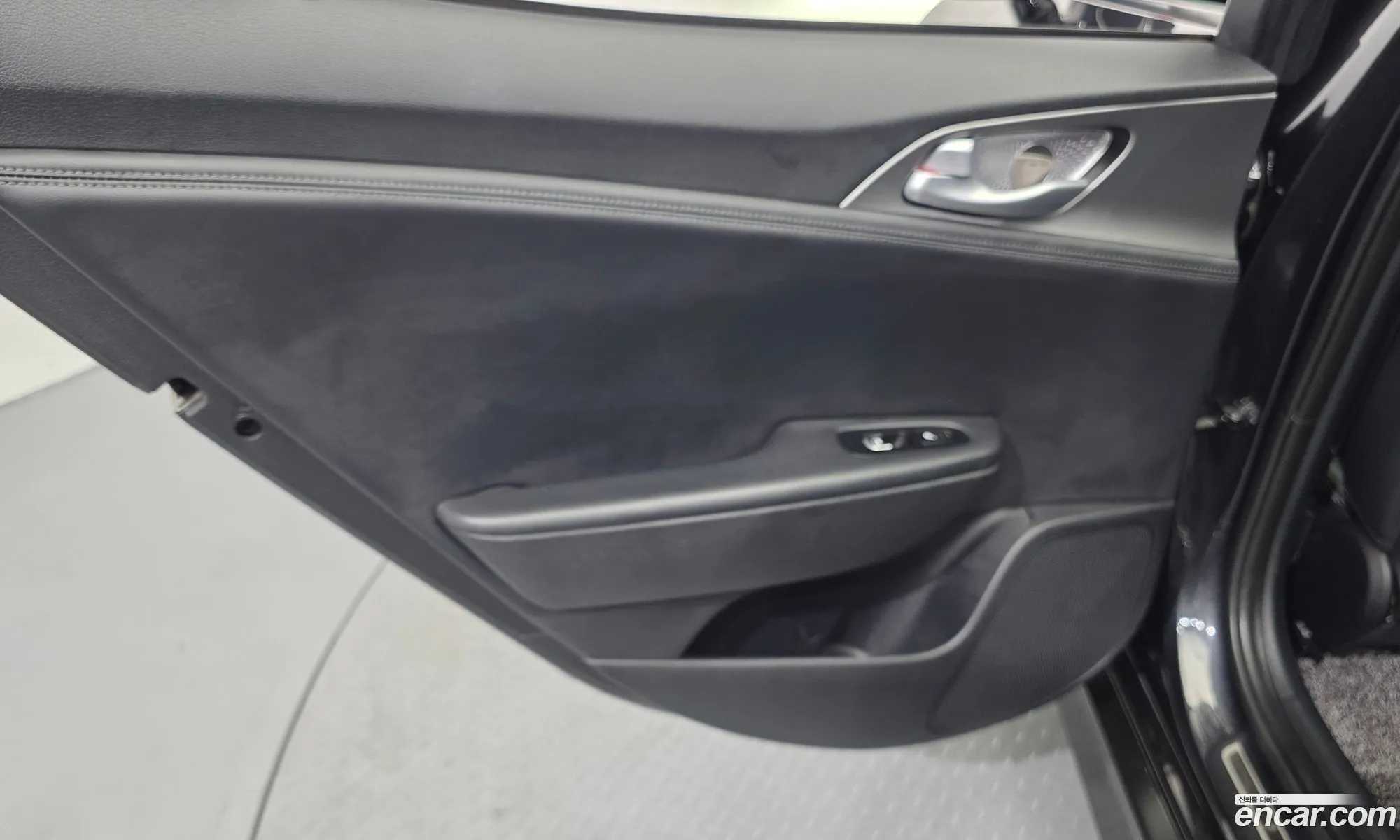 Kia Stinger 2019 KNAE351ABKS064756 — 10