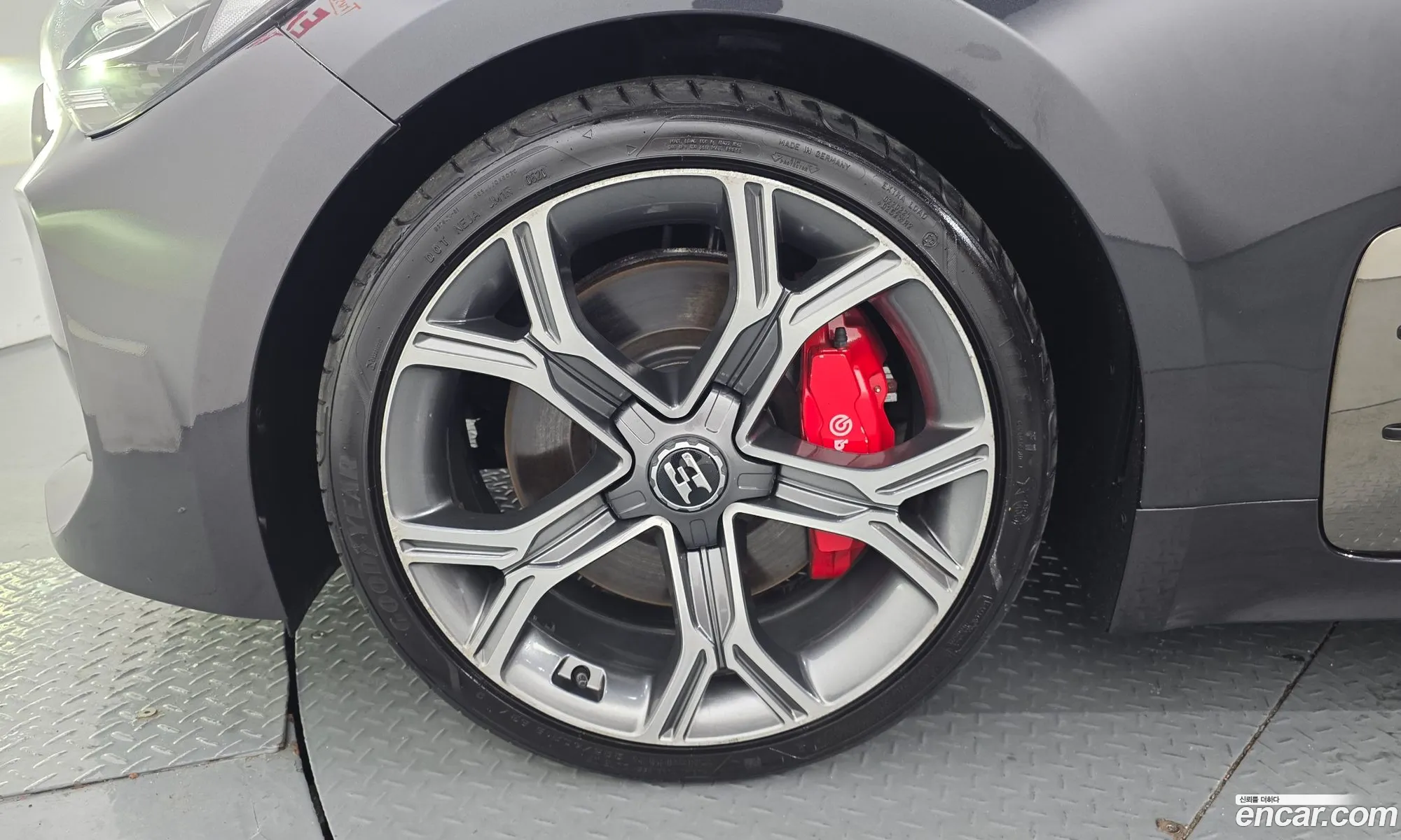Kia Stinger 2019 KNAE351ABKS064756 — 3