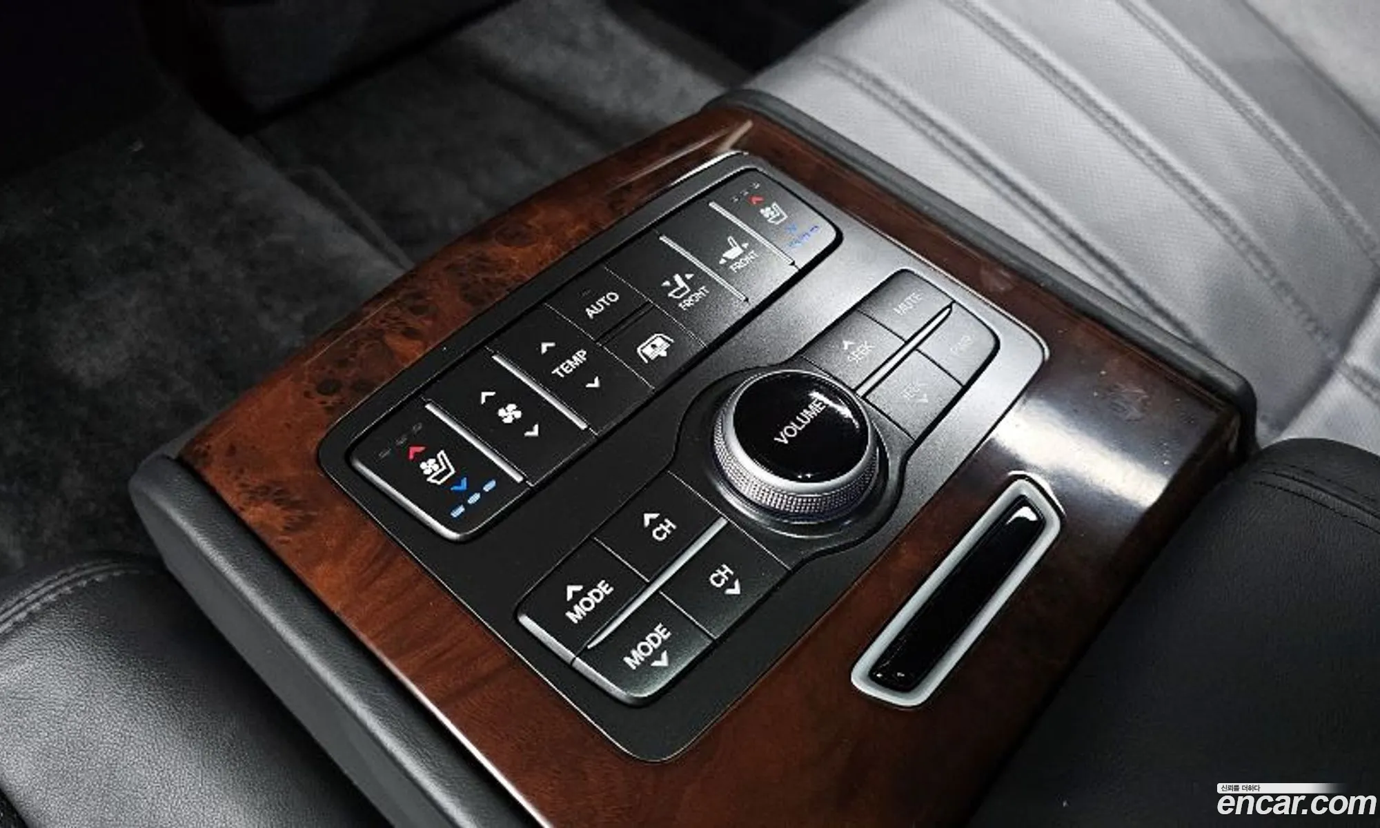 Hyundai Equus 2012 — 7