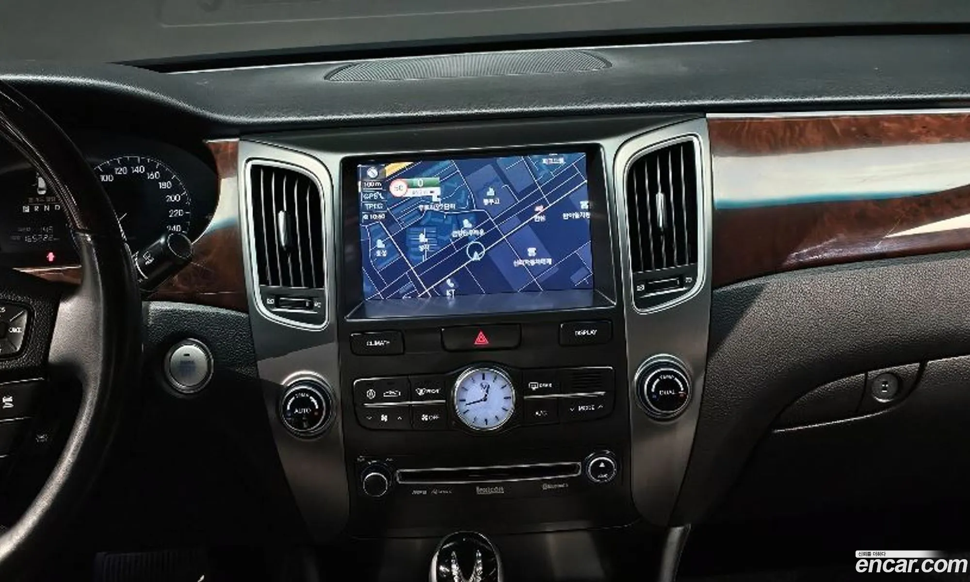 Hyundai Equus 2012 — 17