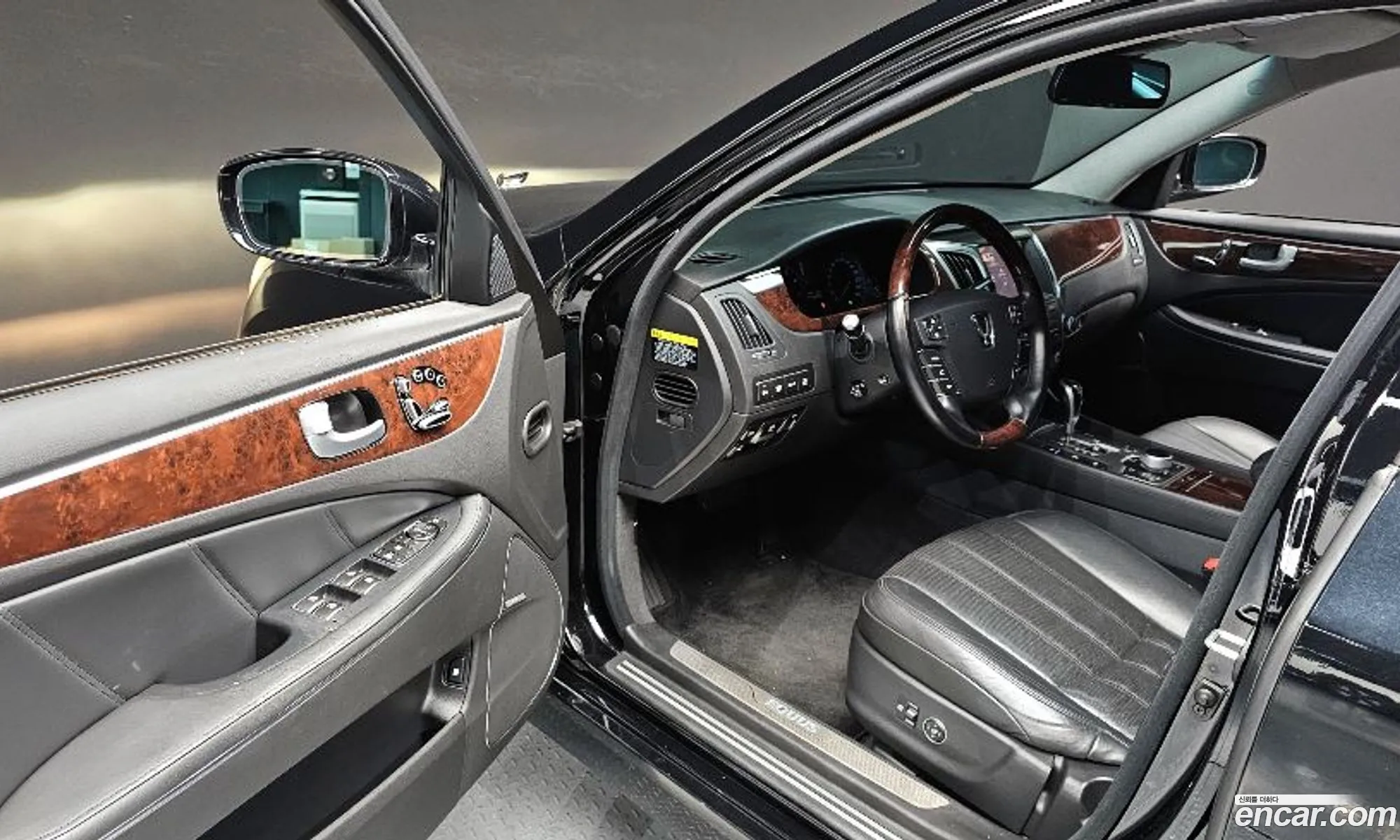Hyundai Equus 2012 — 16