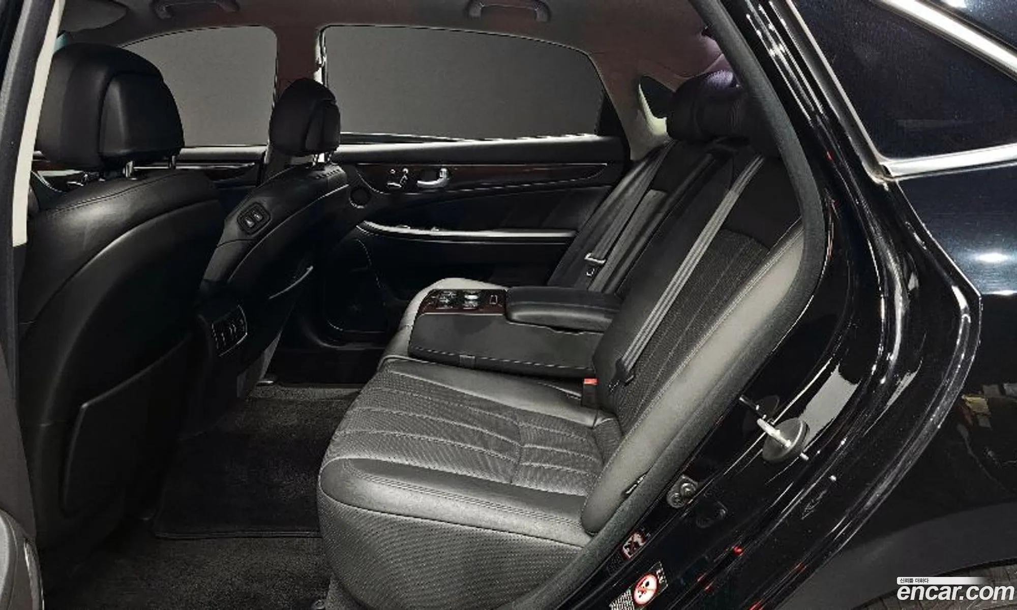 Hyundai Equus 2012 — 11