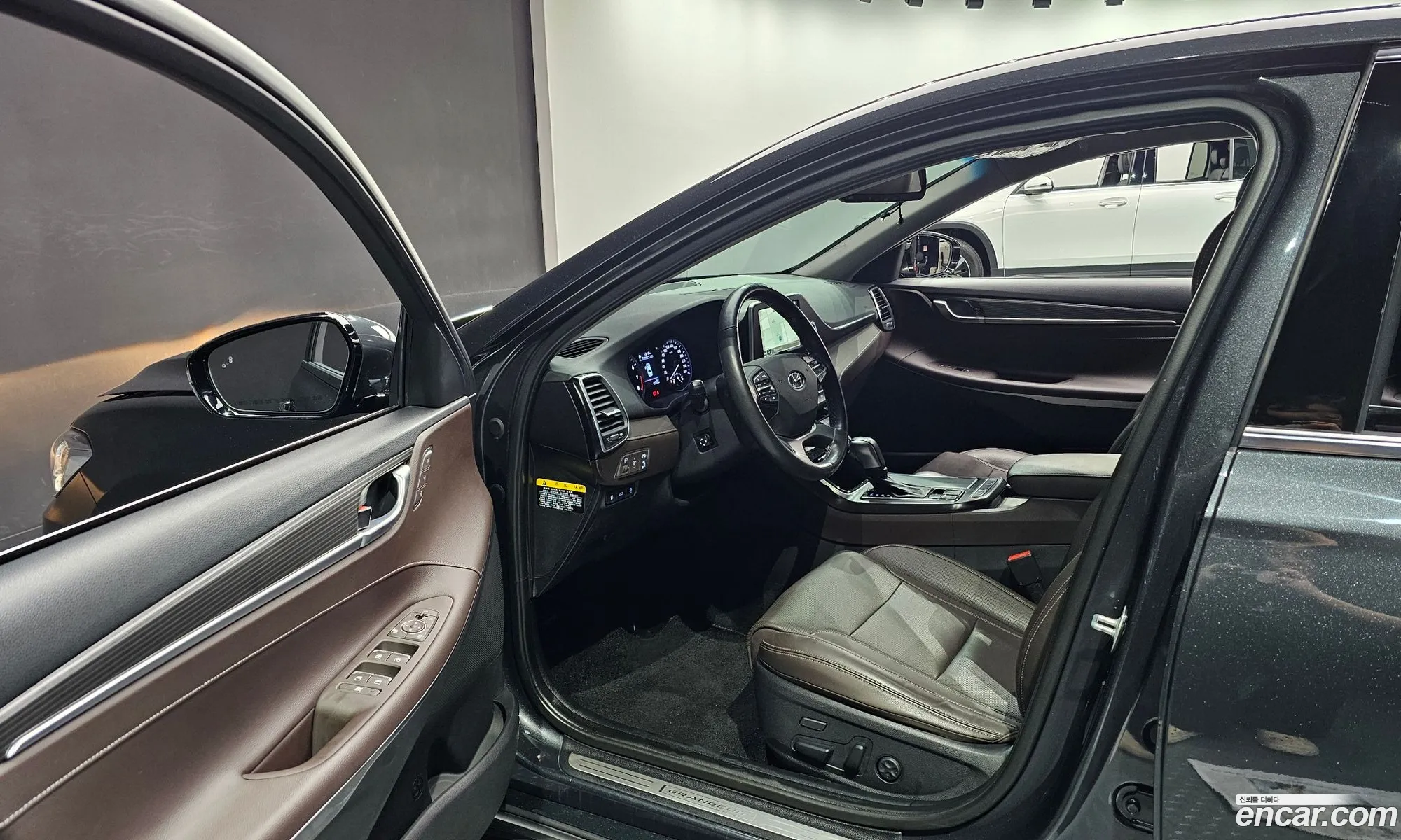 Hyundai Grandeur IG 2018 KMHF441CBJA122473 — 18